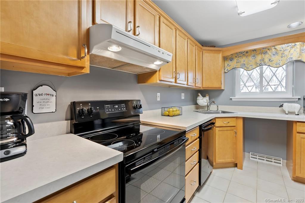 Photo 8 of 23 of 403 Cedar Hollow Drive 403 townhome