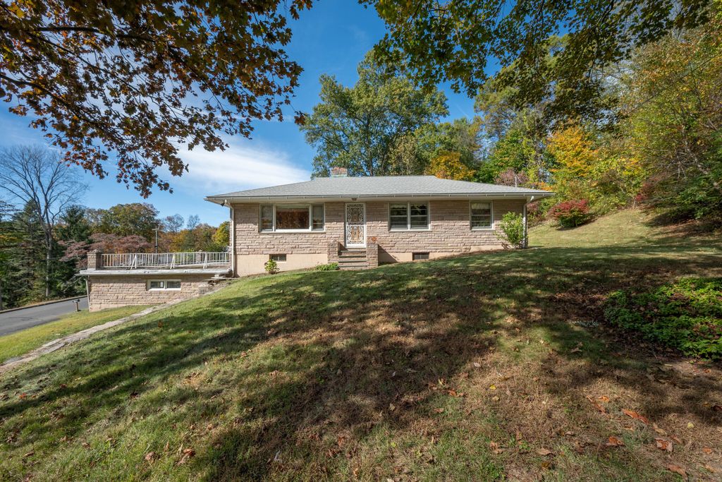 Photo of 10 Jeanette Road, Danbury, CT 06811 (MLS # 24134295)
