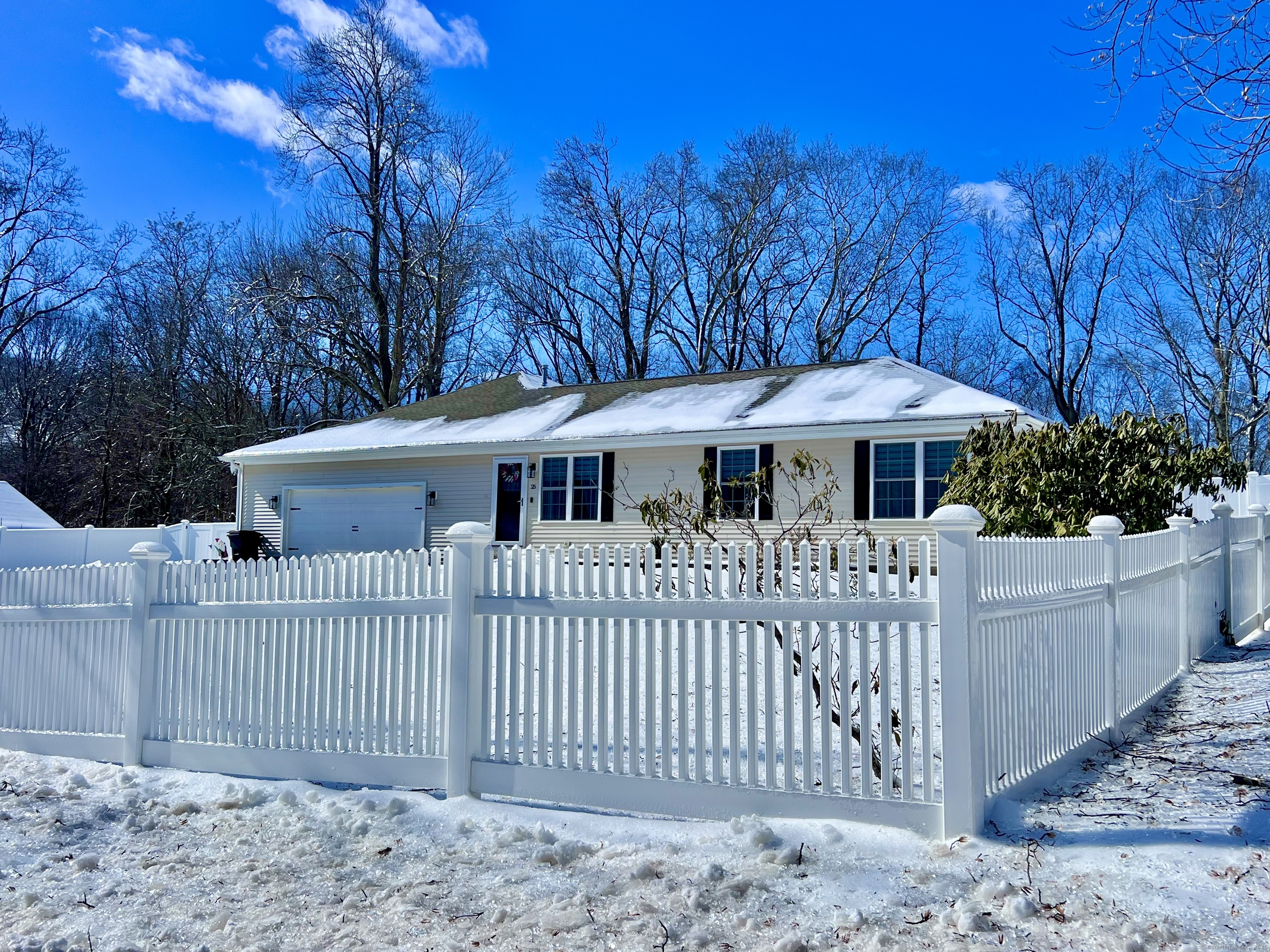 Property for Sale at Greenwood Drive, Prospect, Connecticut - Bedrooms: 3 
Bathrooms: 3 
Rooms: 9  - $449,900