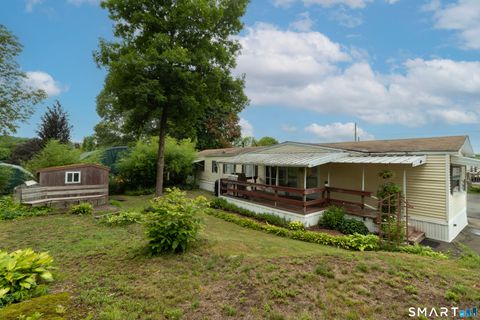 Photo of 525 E Main Street #Trlr 33, Branford, CT 06405 (MLS # 24187820)