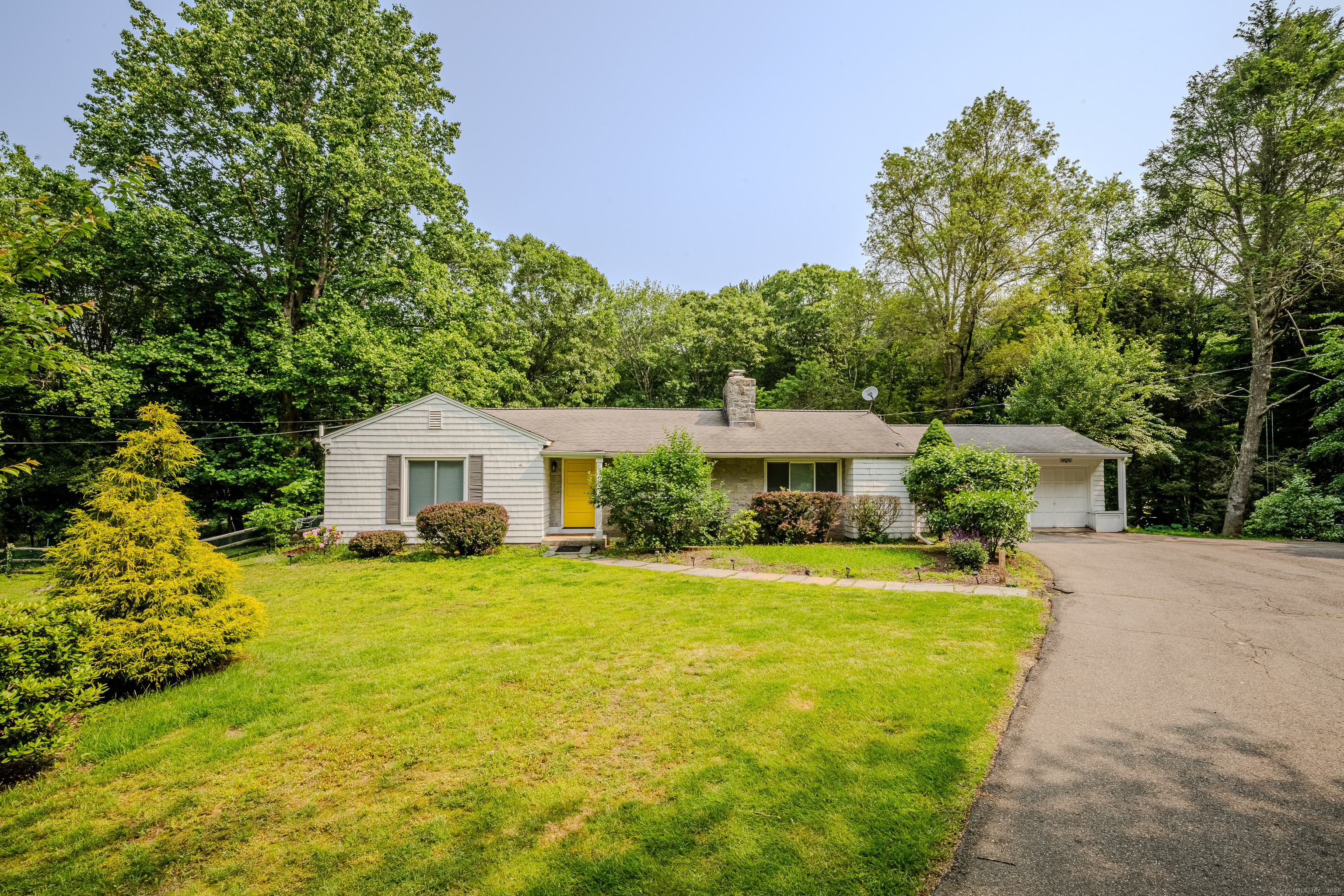Property for Sale at Walker Lane, Woodbridge, Connecticut - Bedrooms: 3 
Bathrooms: 2 
Rooms: 6  - $520,000
