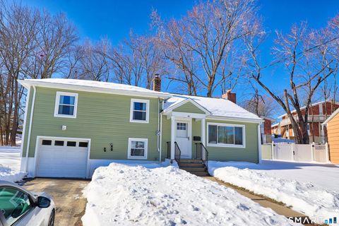 Tiny photo for 41 Sunnybrook Bend, Waterbury, CT 06708 (MLS # 24152238)