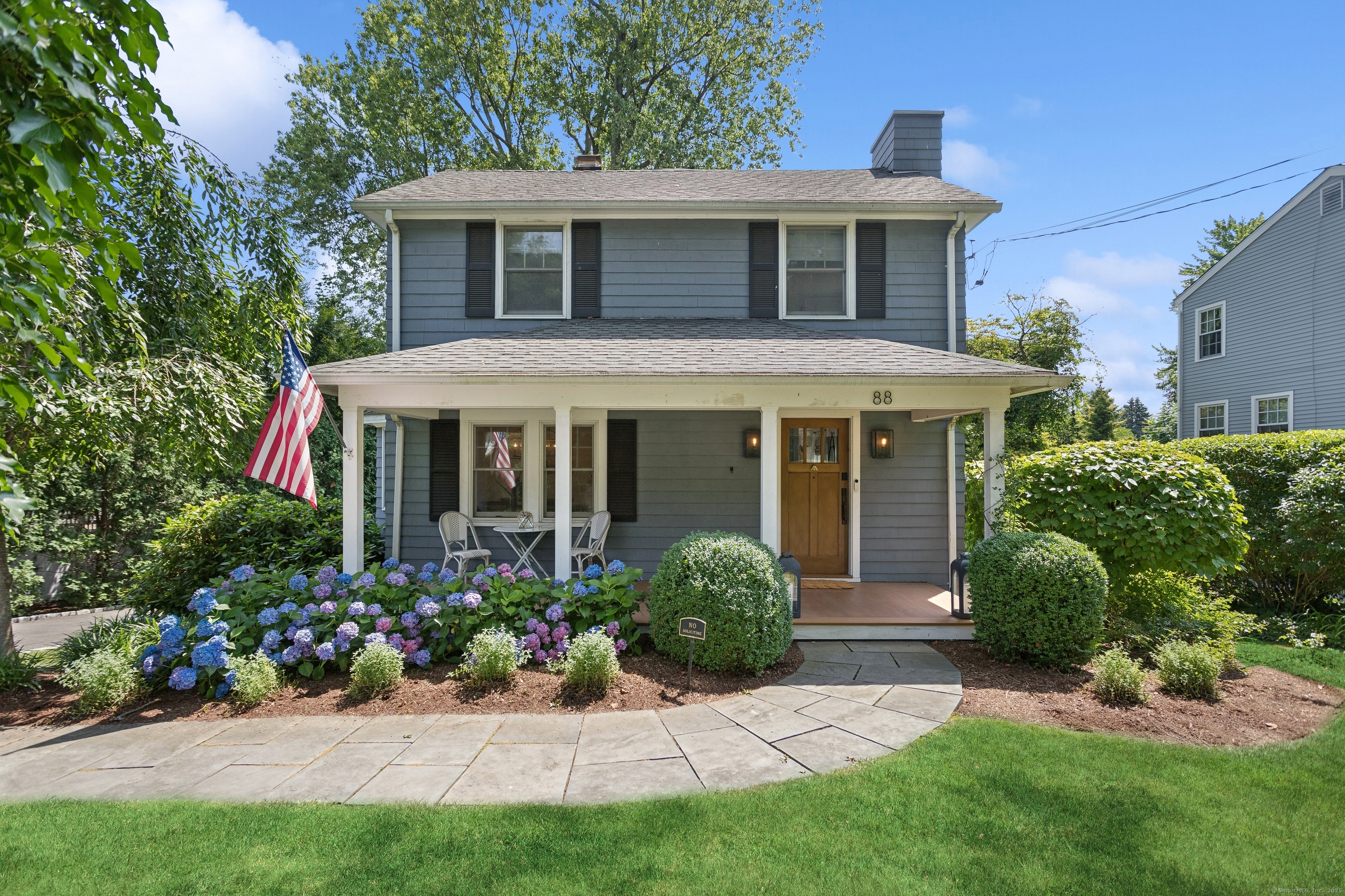 Gardiner Street, Darien, Connecticut - 4 Bedrooms  
4 Bathrooms  
8 Rooms - 