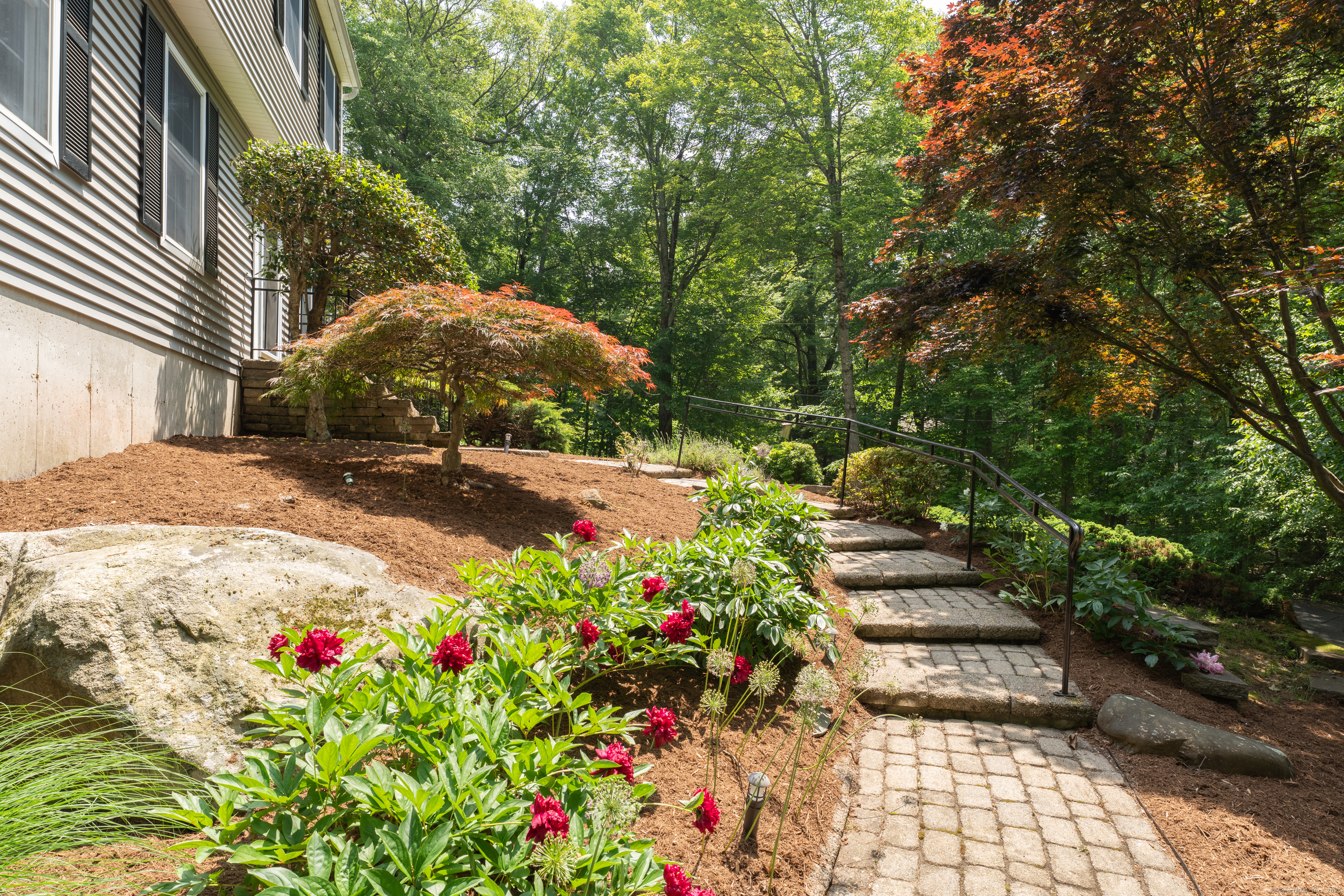 35 Whitethorn Drive