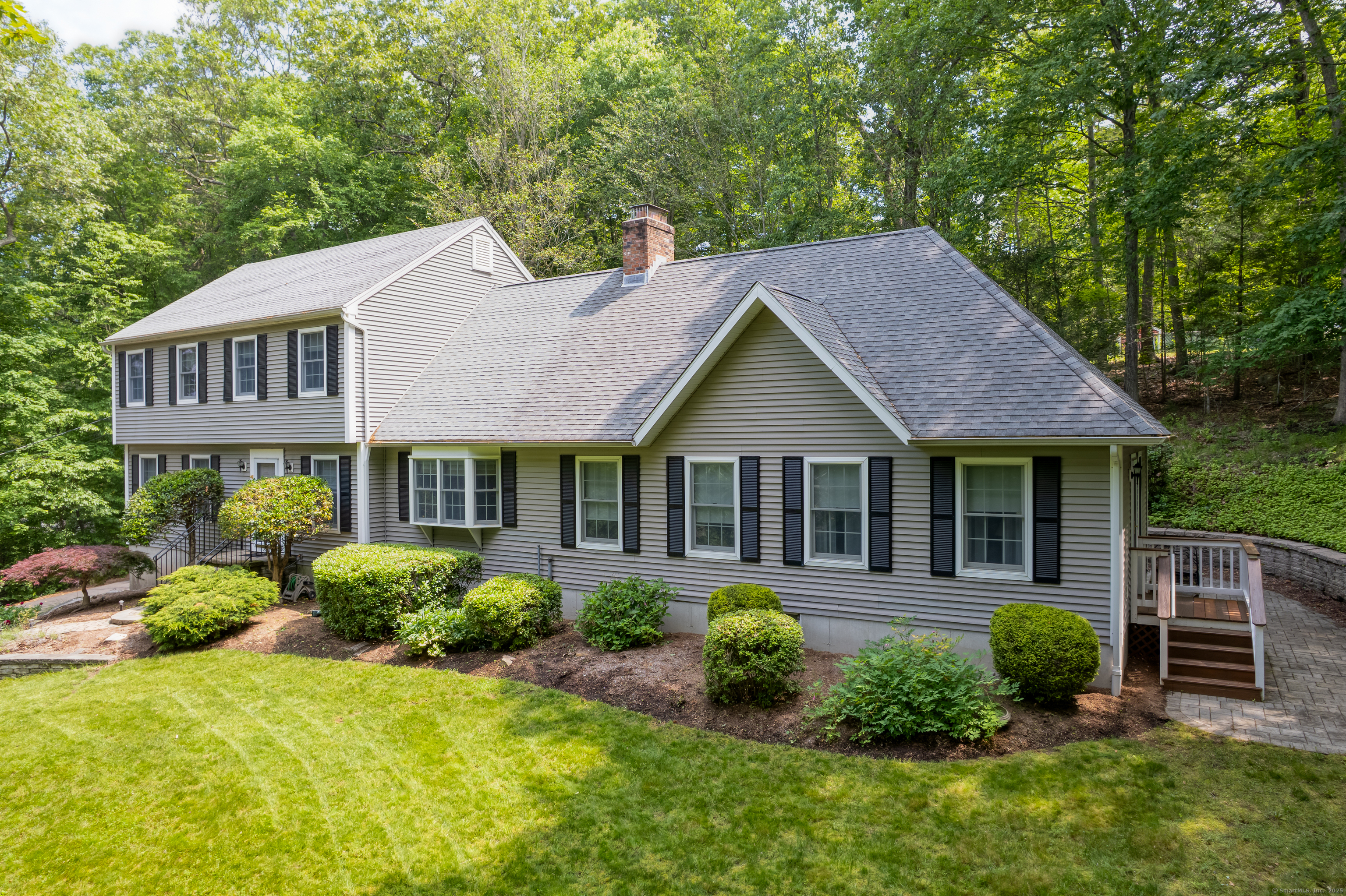 35 Whitethorn Drive