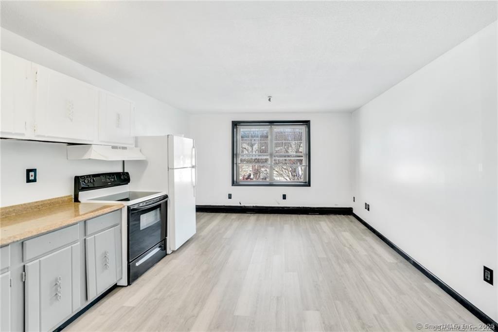 E Main Street 3Q, Waterbury, Connecticut - 1 Bathrooms  
1 Rooms - 