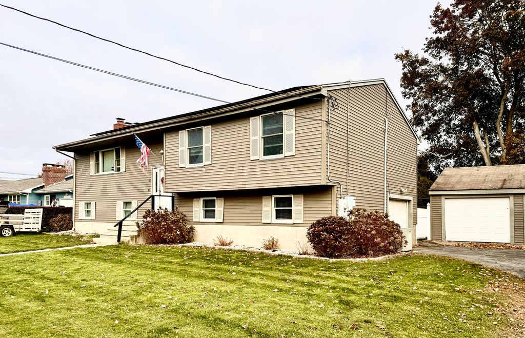 Photo of 10 Seventh Avenue, Waterford, CT 06385 (MLS # 24136813)