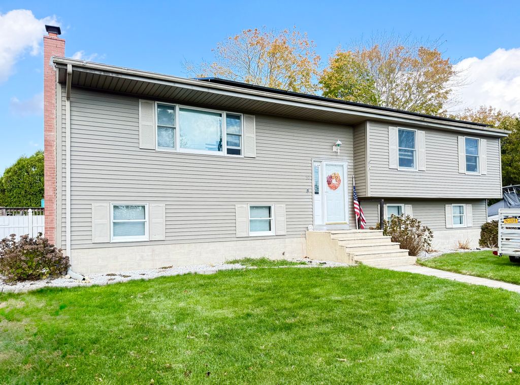 Photo of 10 Seventh Avenue, Waterford, CT 06385 (MLS # 24136813)