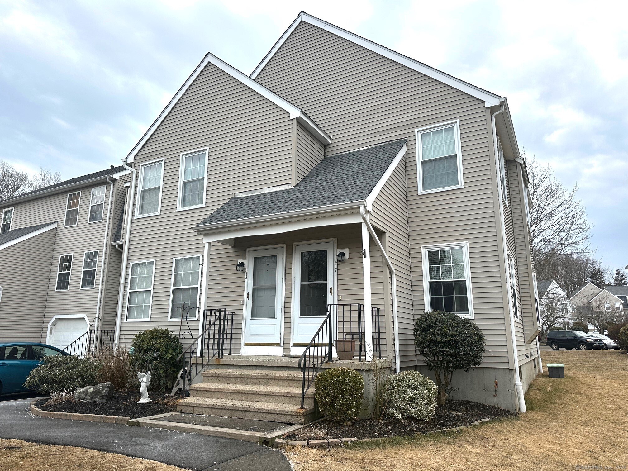 Branford Road 317, North Branford, Connecticut - 2 Bedrooms  
1 Bathrooms  
5 Rooms - 