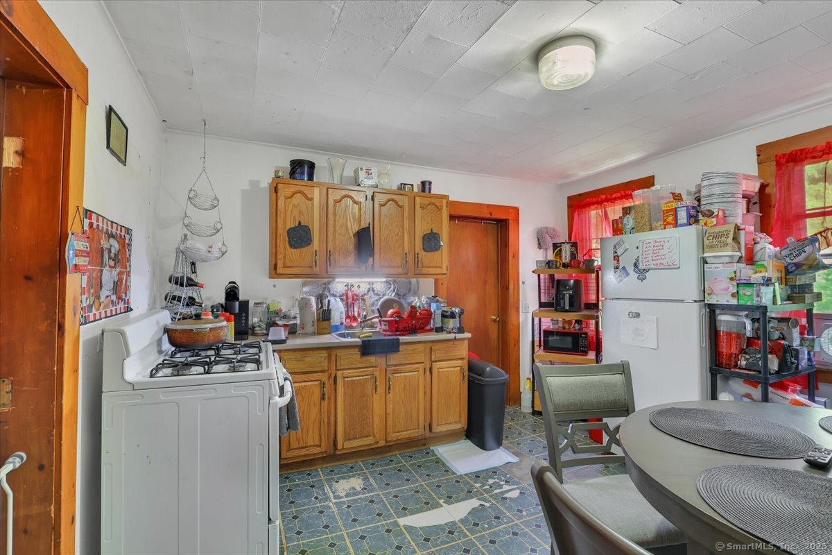 Windham, Connecticut 06226, United States, 8 Bedrooms Bedrooms, ,4 BathroomsBathrooms,Residential,Active,180351