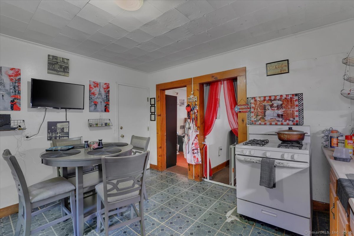 Windham, Connecticut 06226, United States, 8 Bedrooms Bedrooms, ,4 BathroomsBathrooms,Residential,Active,180351