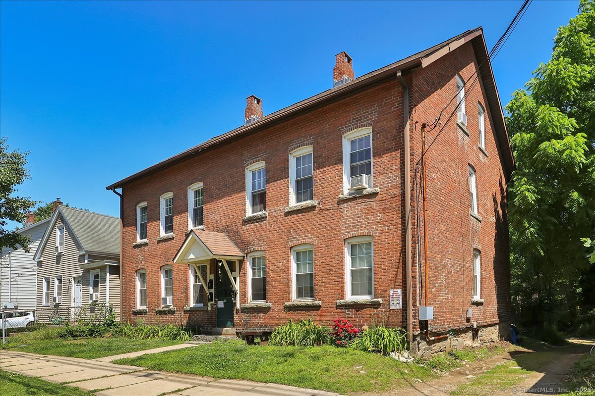 389 Pleasant Street