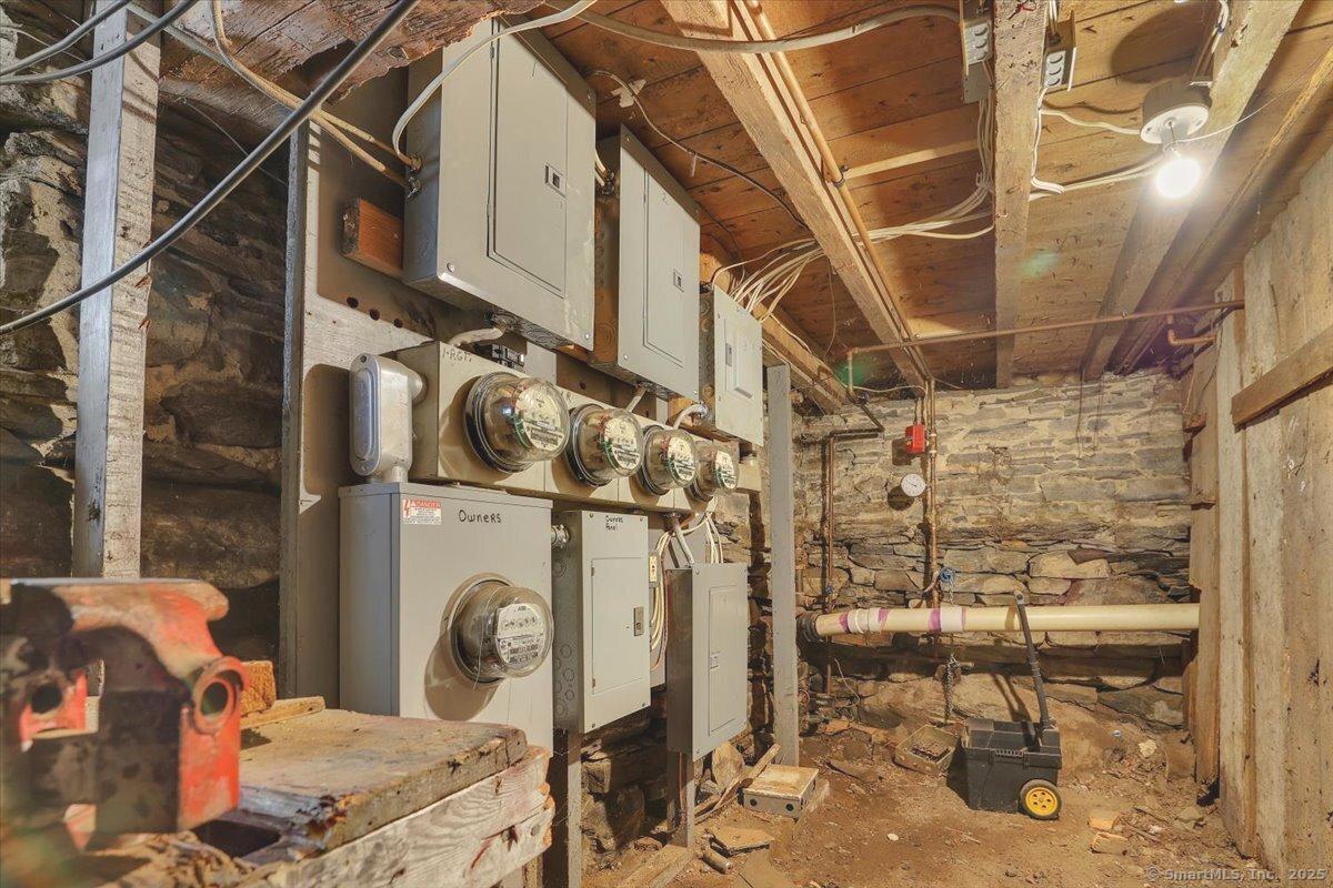 Windham, Connecticut 06226, United States, 8 Bedrooms Bedrooms, ,4 BathroomsBathrooms,Residential,Active,180351