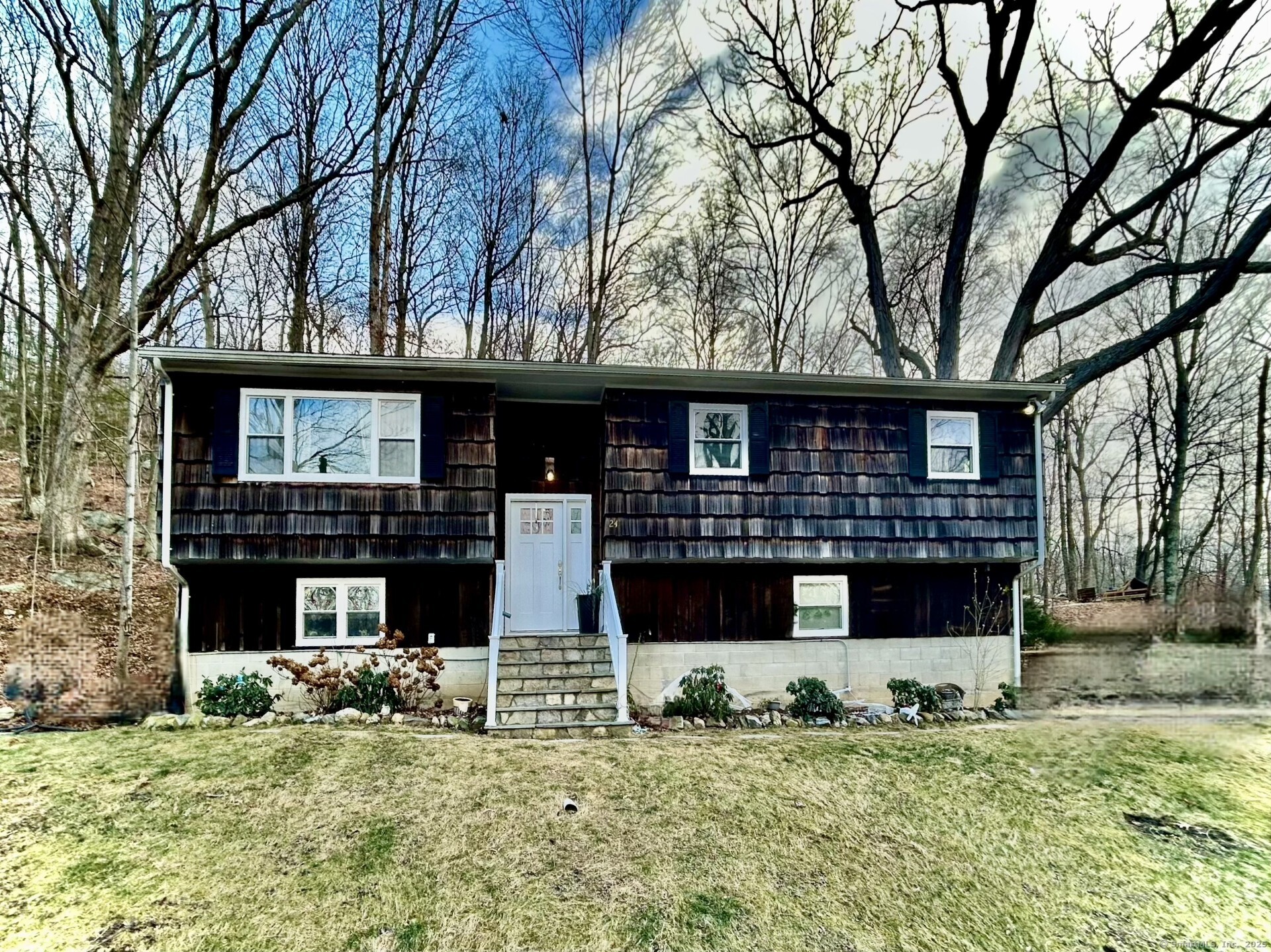 Hudson Drive, New Fairfield, Connecticut - 3 Bedrooms  
3 Bathrooms  
8 Rooms - 