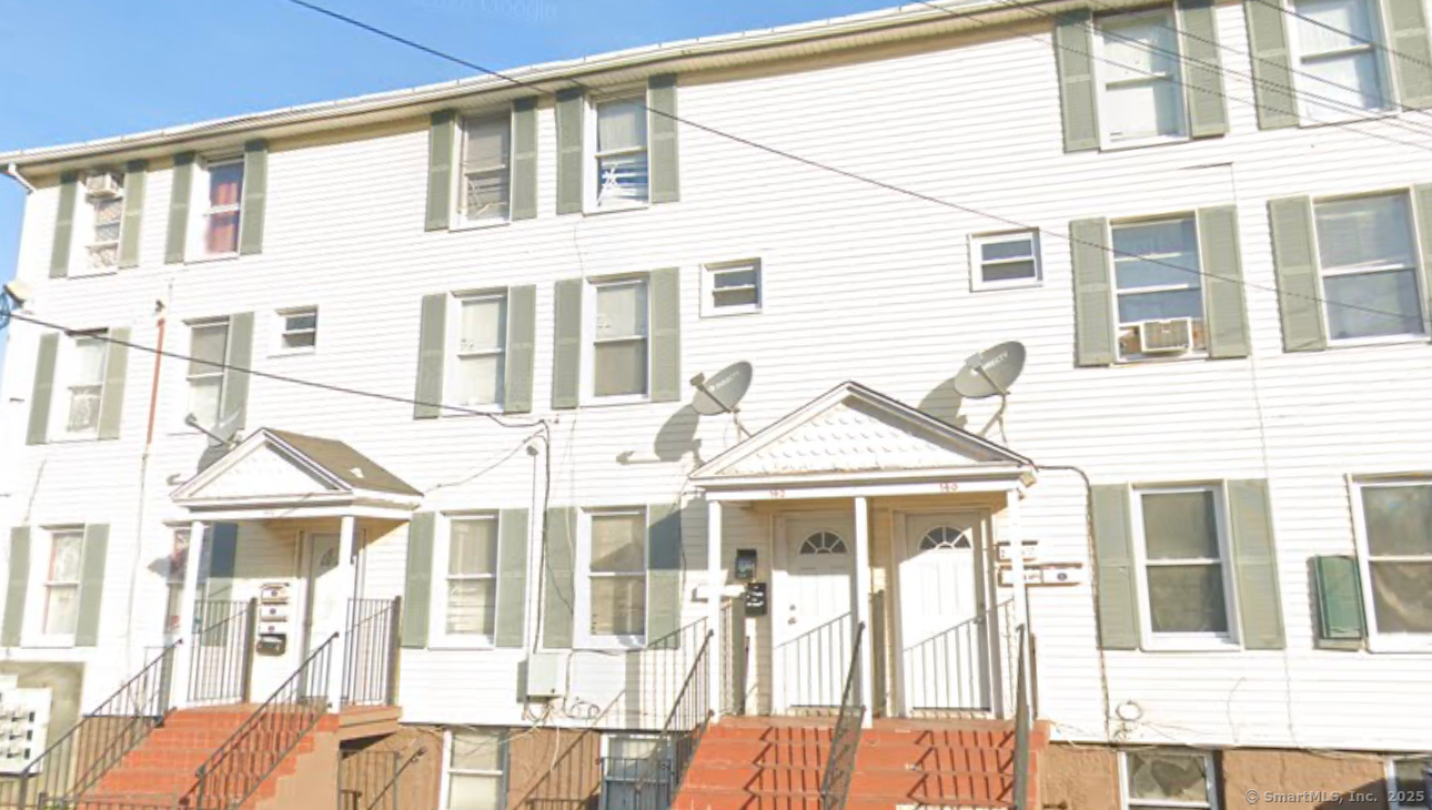 Center Street Lower Leve, Bridgeport, Connecticut - 1 Bedrooms  
1 Bathrooms  
4 Rooms - 