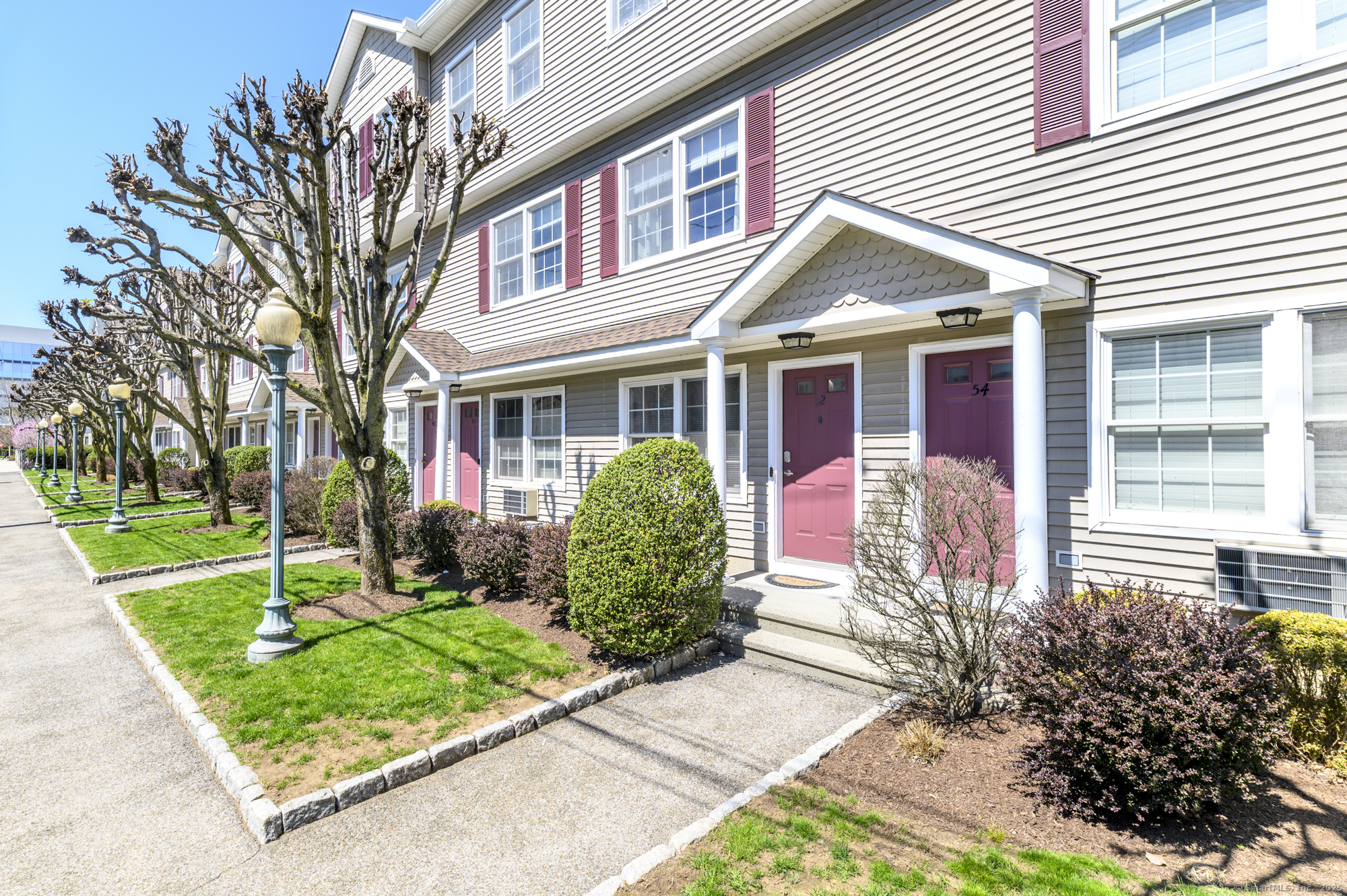 Rental Property at 3rd Street 52, Stamford, Connecticut - Bedrooms: 2 
Bathrooms: 2 
Rooms: 5  - $3,200 MO.