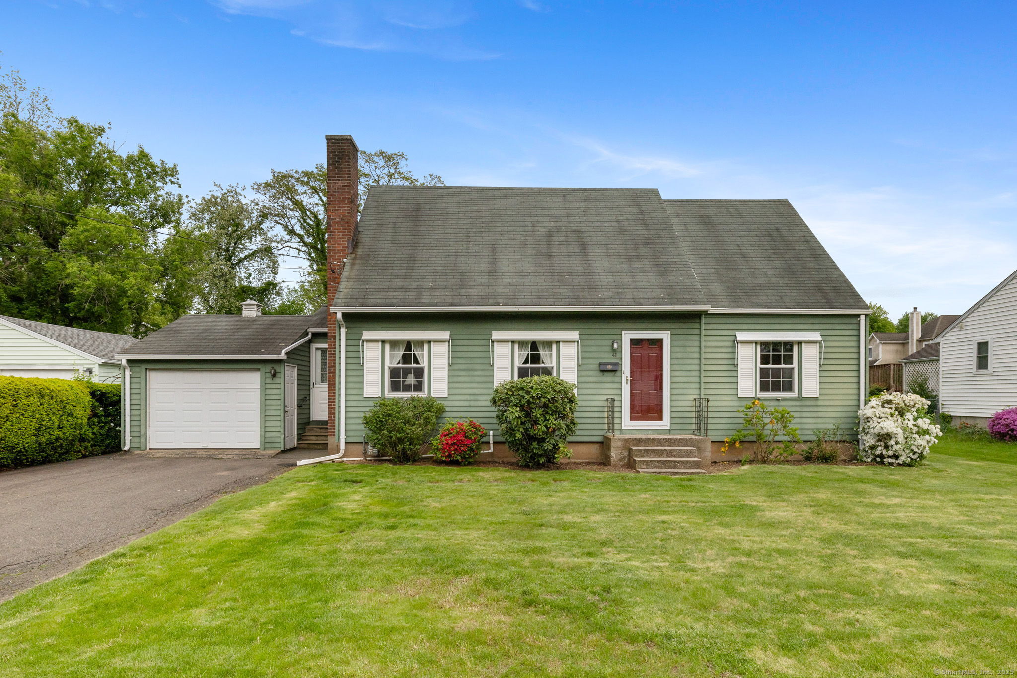 Homecrest Drive, Berlin, Connecticut - 4 Bedrooms  
2 Bathrooms  
6 Rooms - 