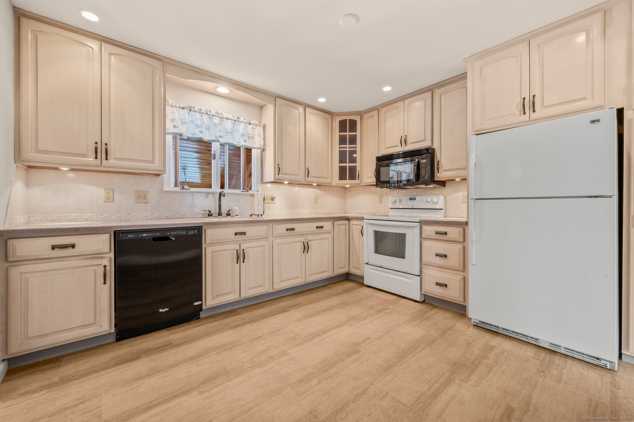 28 Chestnut Drive, Suffield, Connecticut image 5
