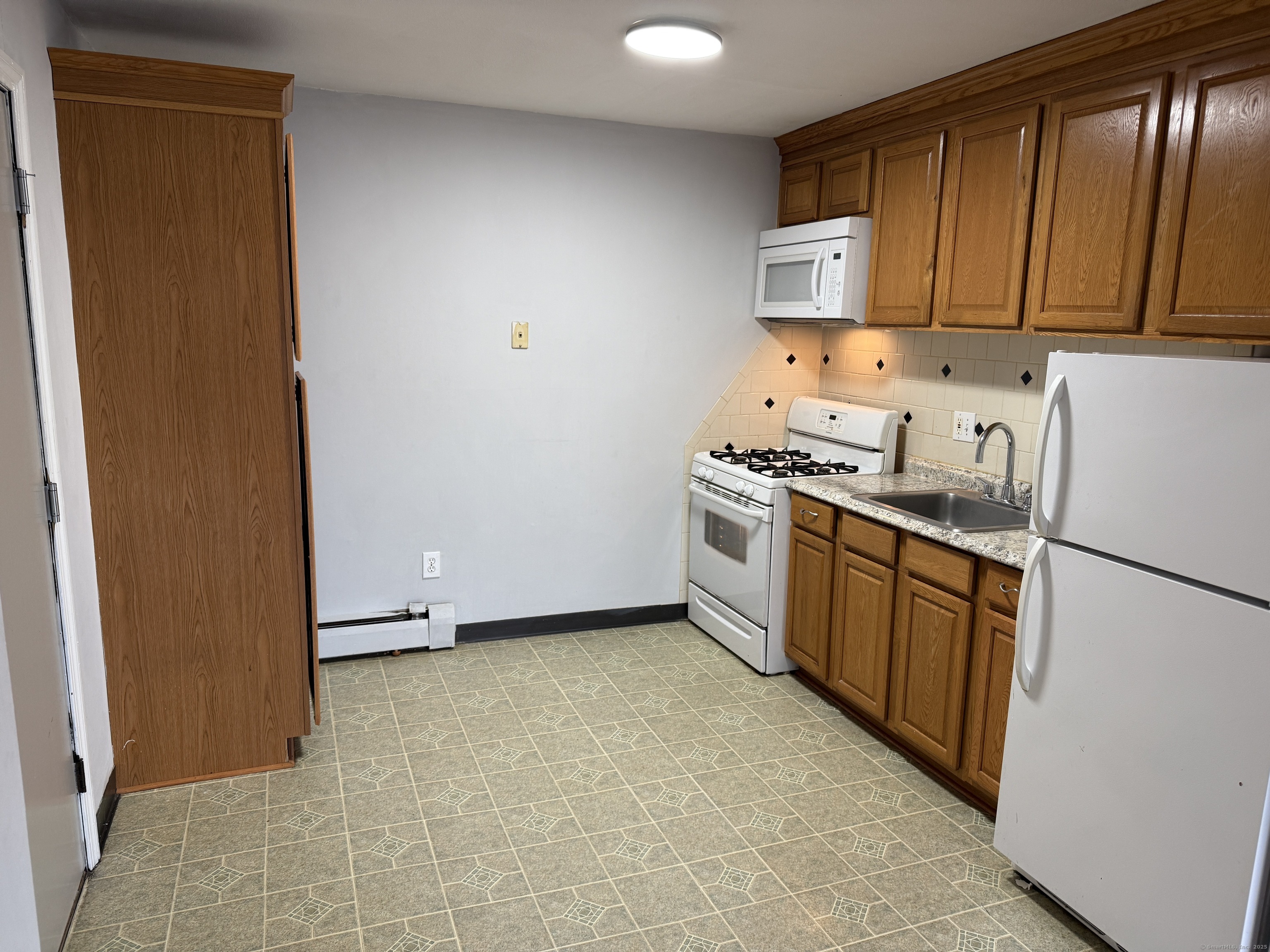 Rental Property at Washington Street 301, Bristol, Connecticut - Bedrooms: 2 
Bathrooms: 1 
Rooms: 4  - $1,700 MO.