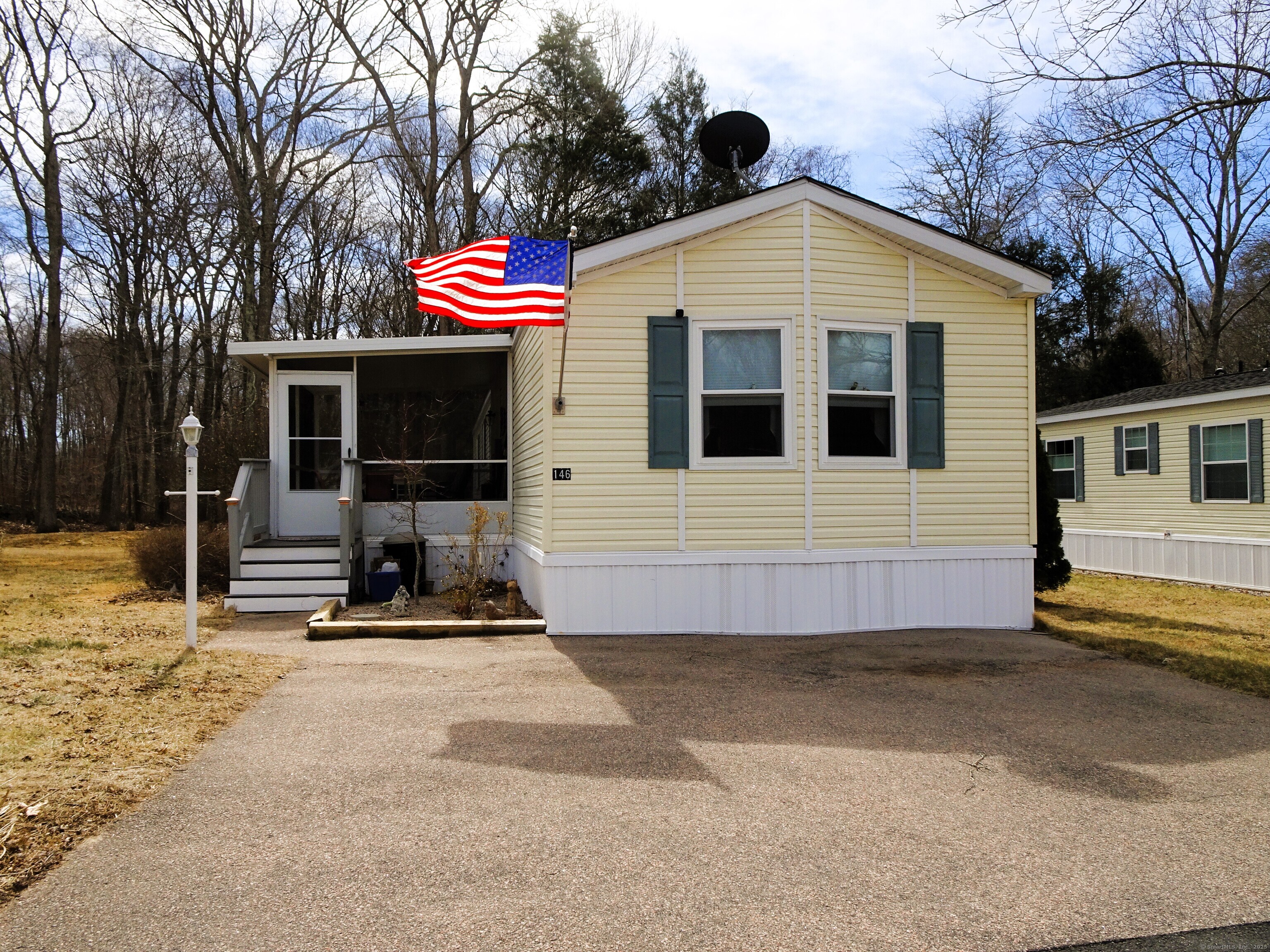 Stephen Drive, Stonington, Connecticut - 3 Bedrooms  
2 Bathrooms  
5 Rooms - 