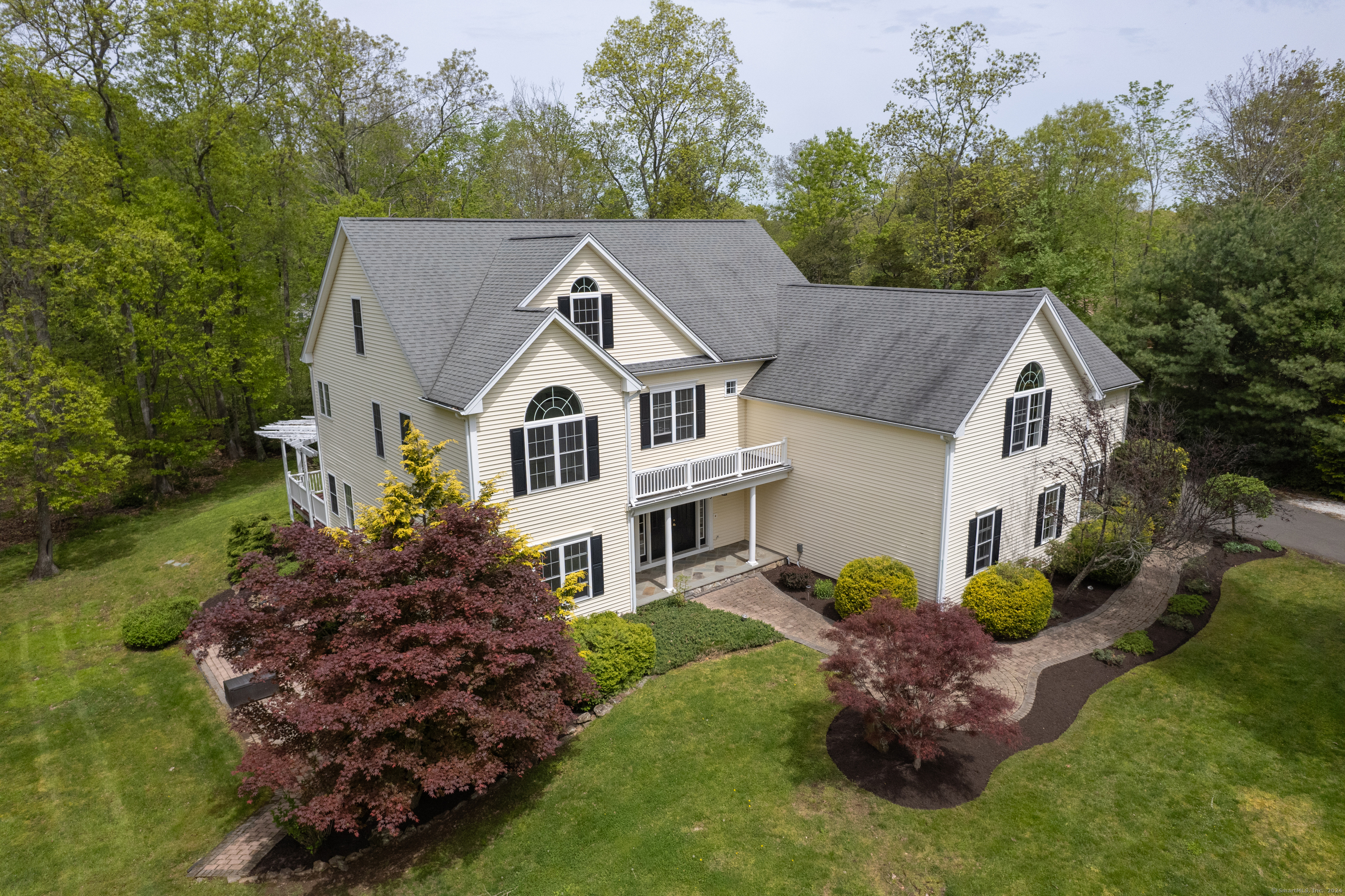 Photo 1 of 5 Chestnut Grove, Guilford, Connecticut, $1,250,000, Web #: 24016451