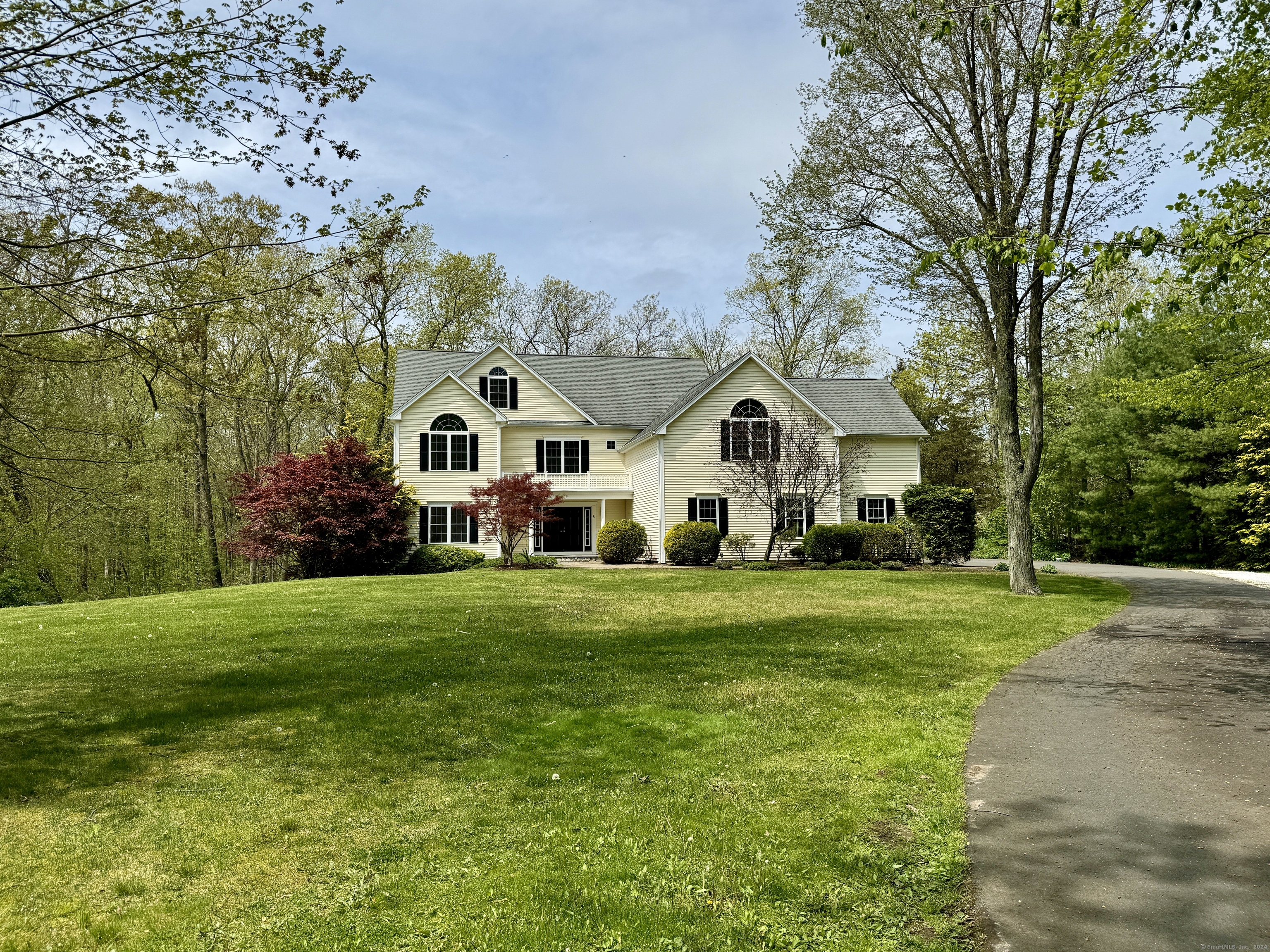 5 Chestnut Grove, Guilford, Connecticut - 5 Bedrooms  
7 Bathrooms  
12 Rooms - 