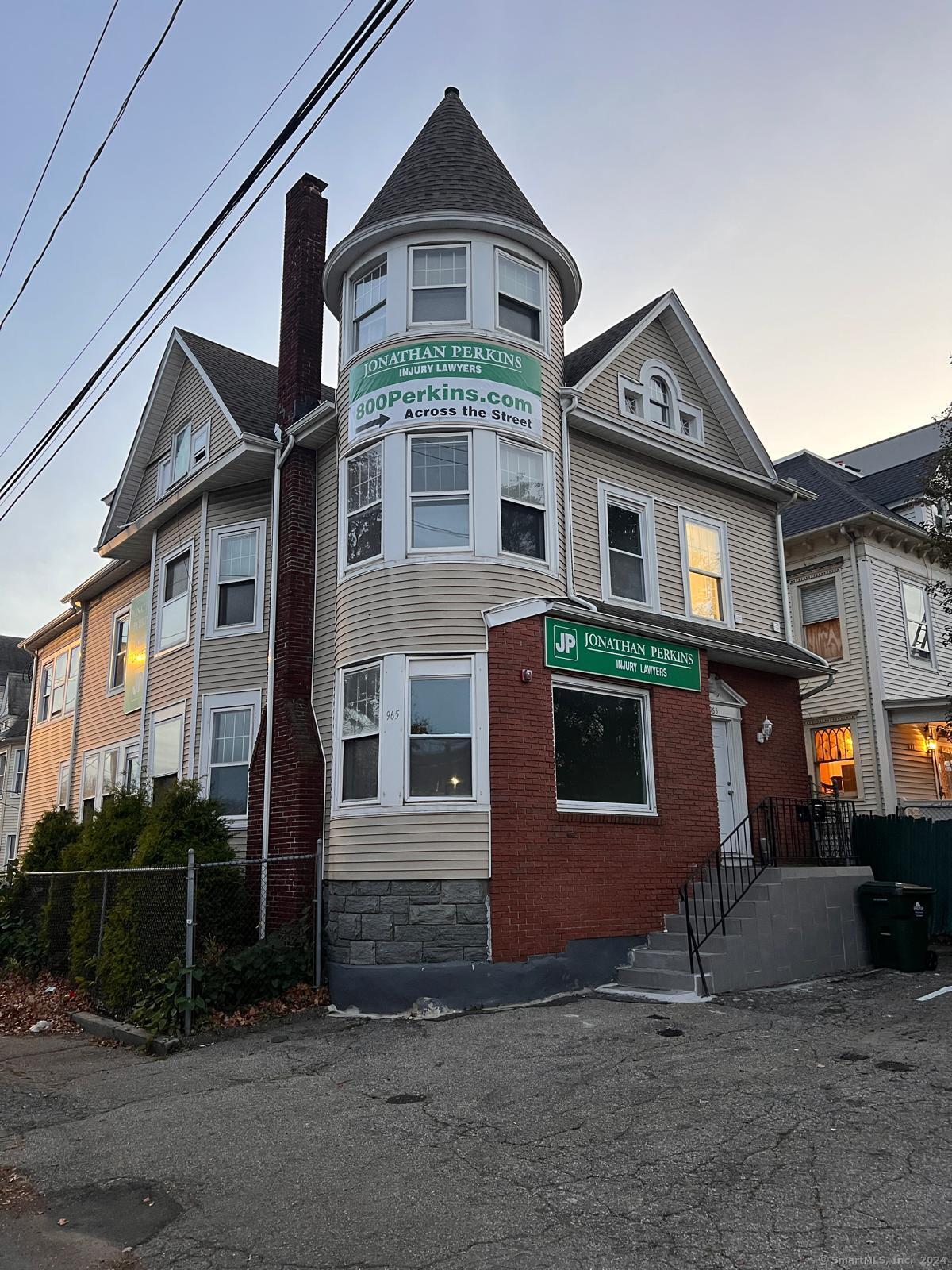 Rental Property at 965 Fairfield Avenue 4, Bridgeport, Connecticut - Bedrooms: 1 
Bathrooms: 1 
Rooms: 4  - $1,450 MO.