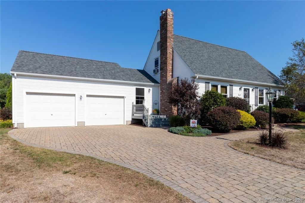 Spruceland Road, Enfield, Connecticut - 4 Bedrooms  
3 Bathrooms  
7 Rooms - 