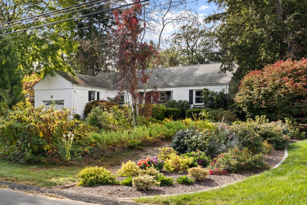Photo of 5 Coolidge Road, West Hartford, CT 06117 (MLS # 24132757)