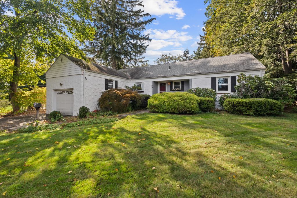 Photo of 5 Coolidge Road, West Hartford, CT 06117 (MLS # 24132757)