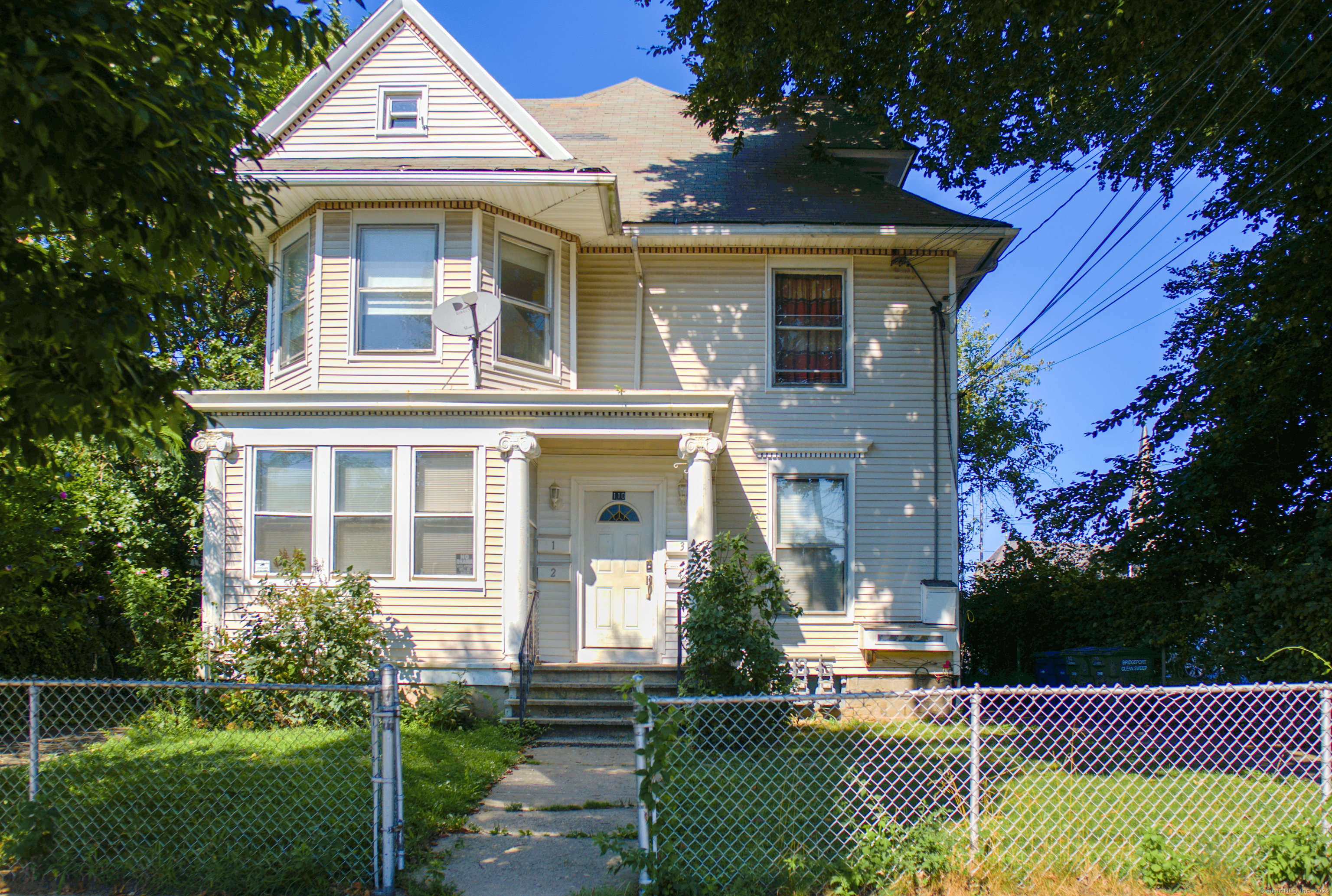 Property for Sale at 110 Coleman Street, Bridgeport, Connecticut - Bedrooms: 7 
Bathrooms: 4 
Rooms: 17  - $599,000