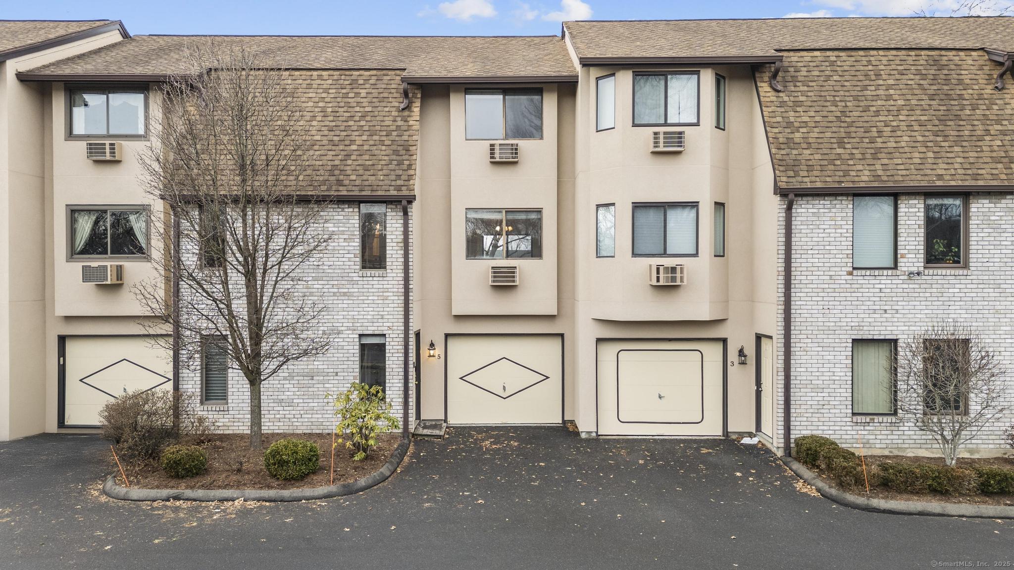 Property for Sale at Radio Place 5, Stamford, Connecticut - Bedrooms: 2 
Bathrooms: 2 
Rooms: 4  - $489,000