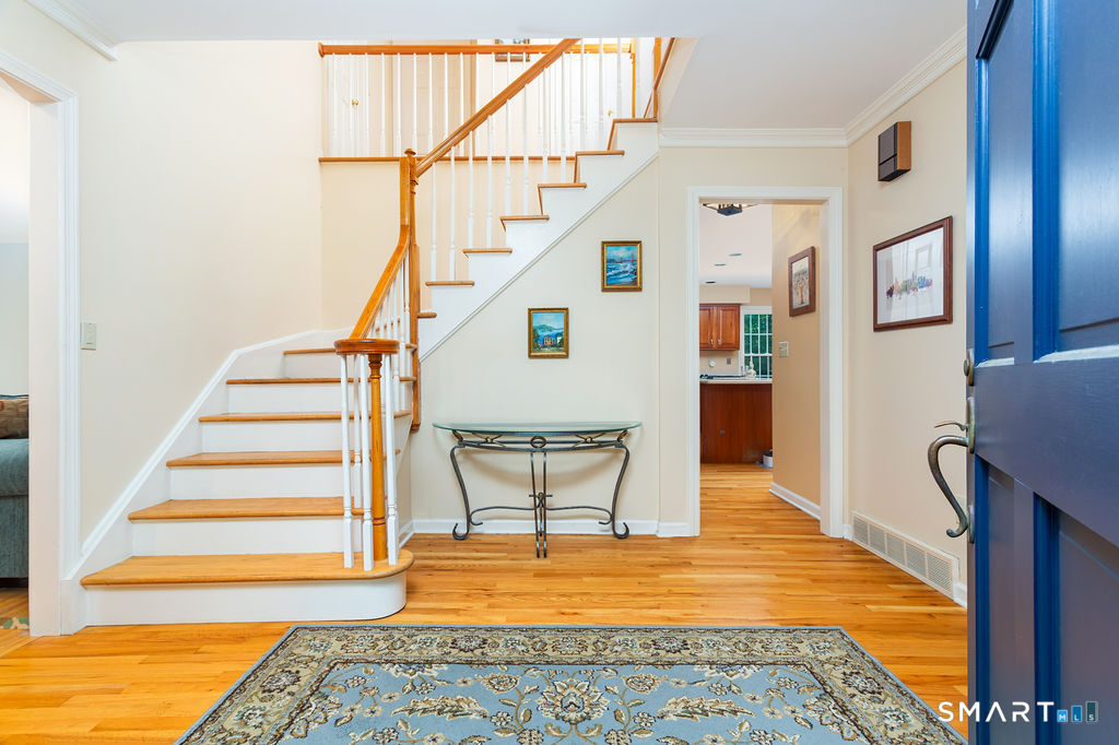 6 Valley Court
