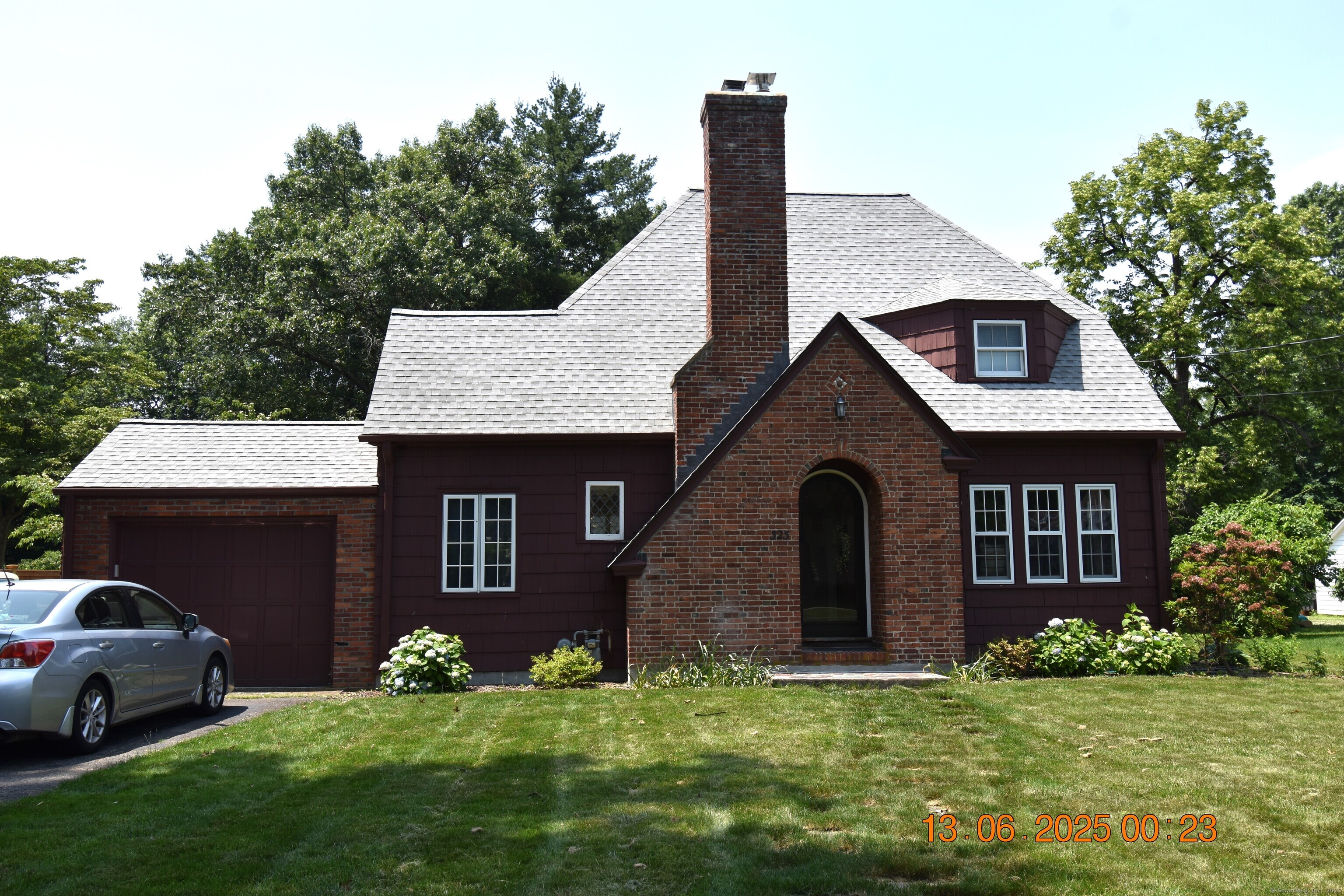 Main Street, Wethersfield, Connecticut - 3 Bedrooms  
3 Bathrooms  
8 Rooms - 