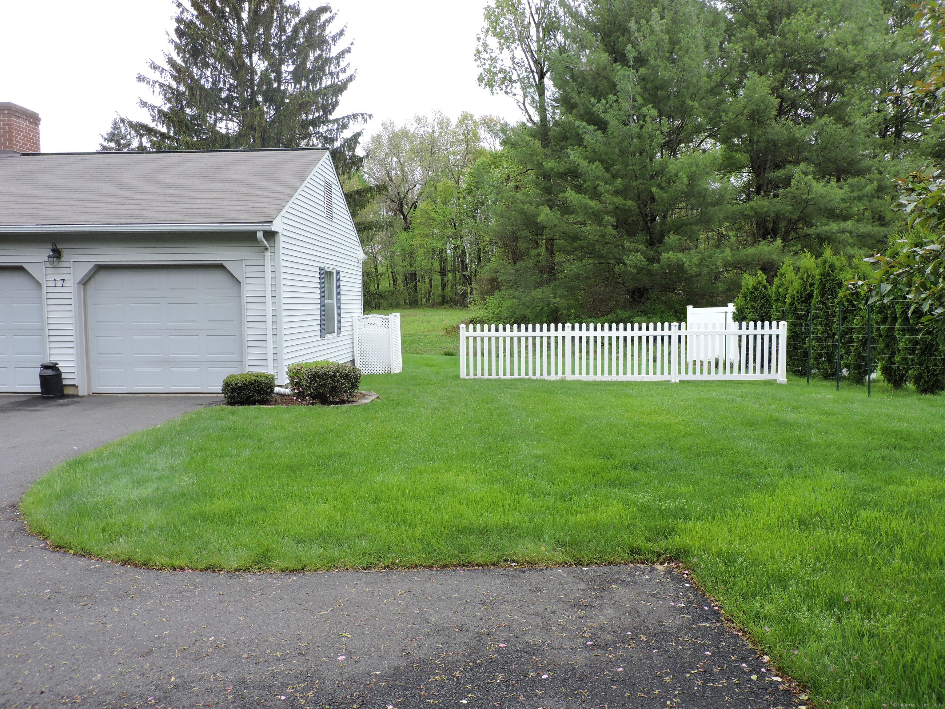 17 Broad Brook Road