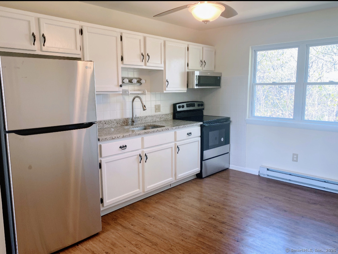 Belair Drive 101, New Milford, Connecticut - 1 Bedrooms  
1 Bathrooms  
3 Rooms - 