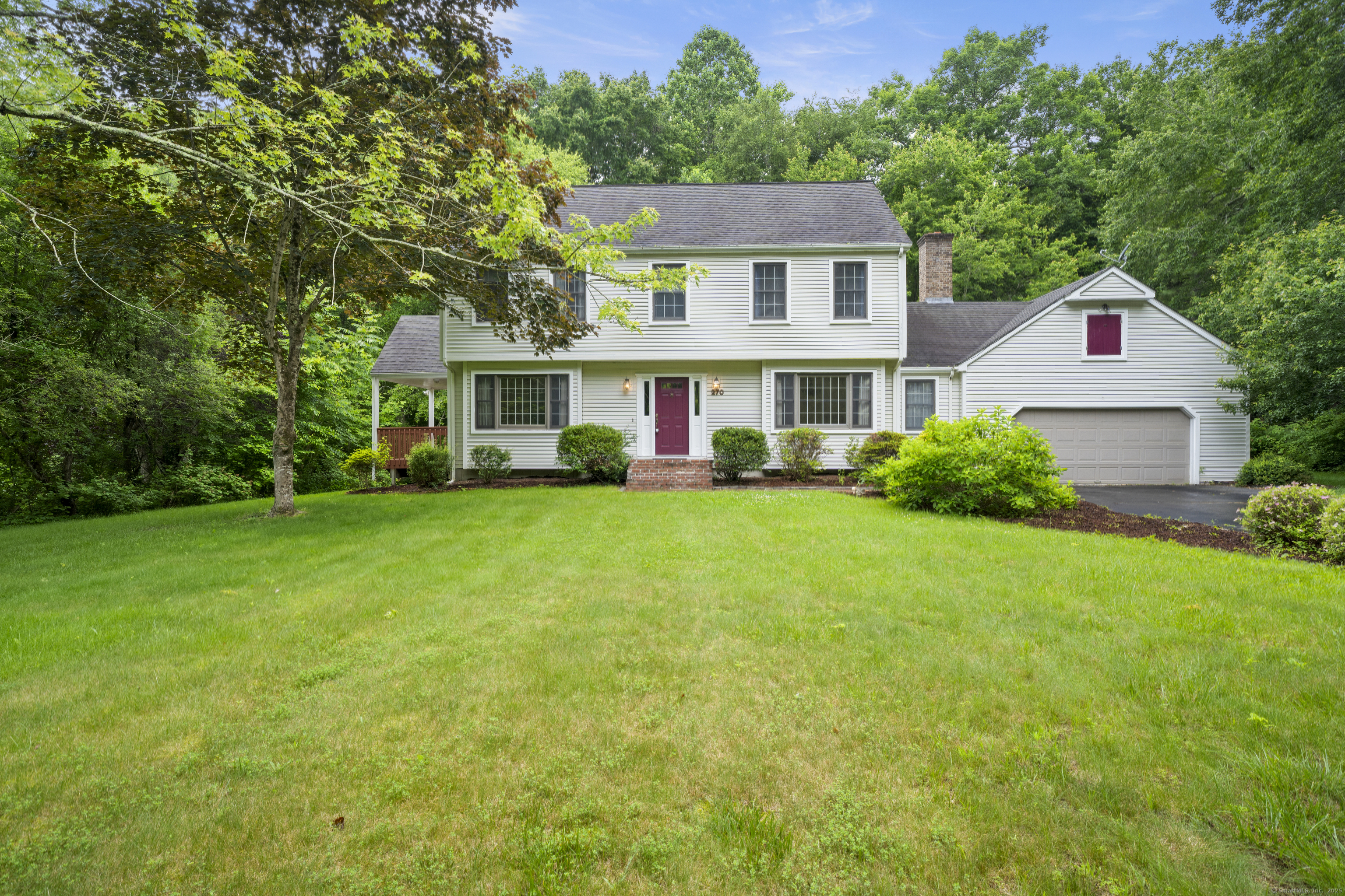 N Bride Brook Road, East Lyme, Connecticut - 4 Bedrooms  
3 Bathrooms  
9 Rooms - 