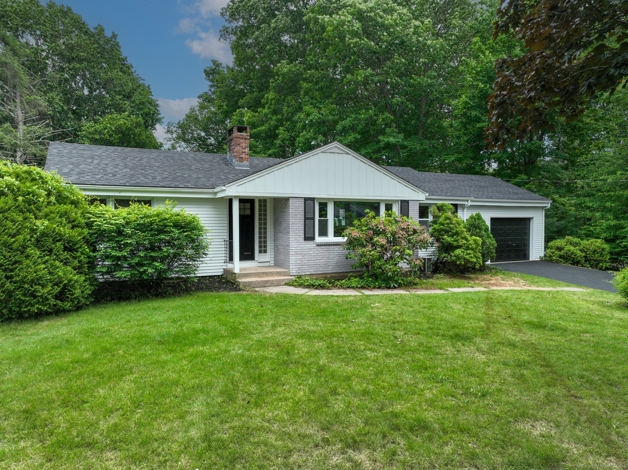 Property for Sale at Petemont Drive, Farmington, Connecticut - Bedrooms: 3 
Bathrooms: 2.5 
Rooms: 5  - $624,900