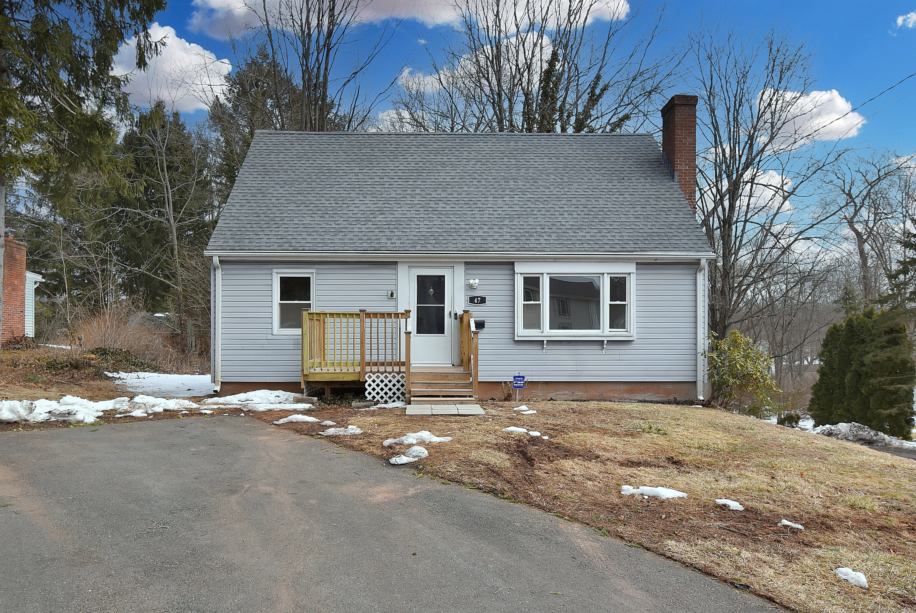 Four Rod Road, Berlin, Connecticut - 3 Bedrooms  
1 Bathrooms  
6 Rooms - 