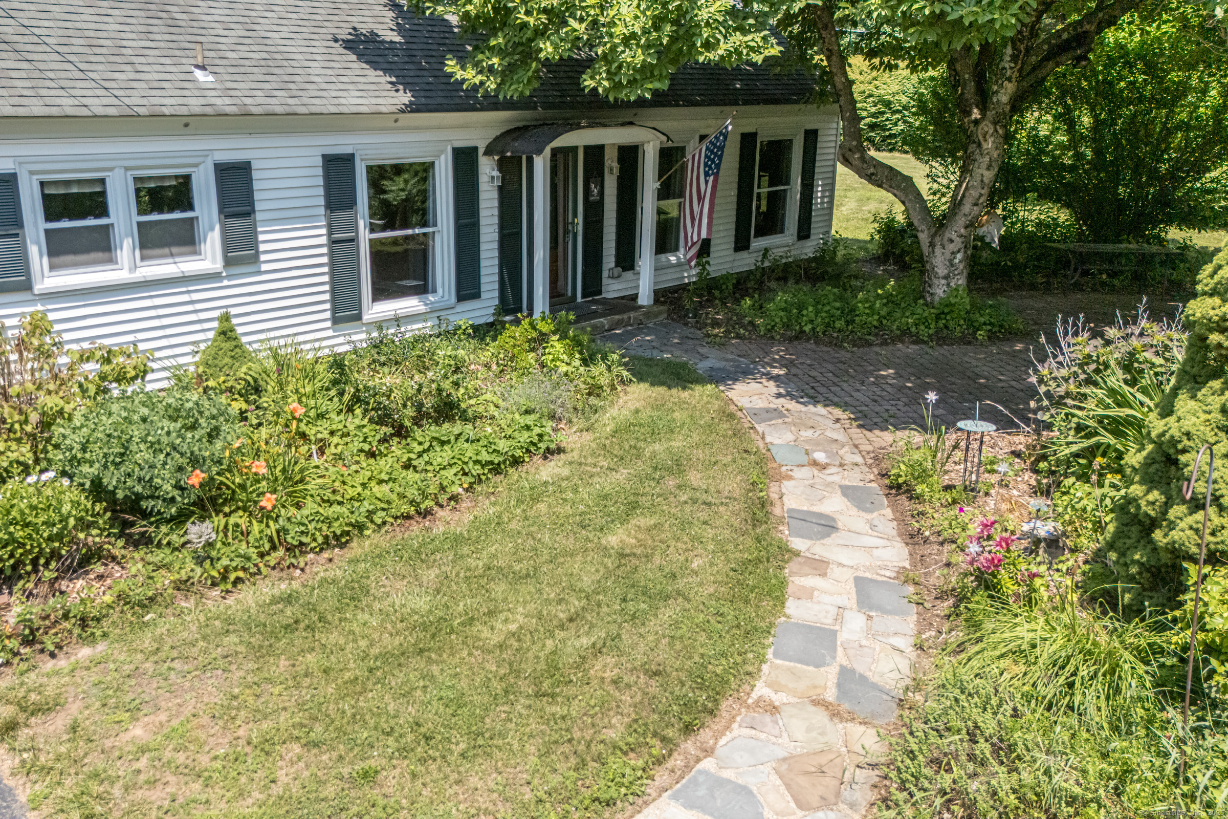 23 Mountain Road