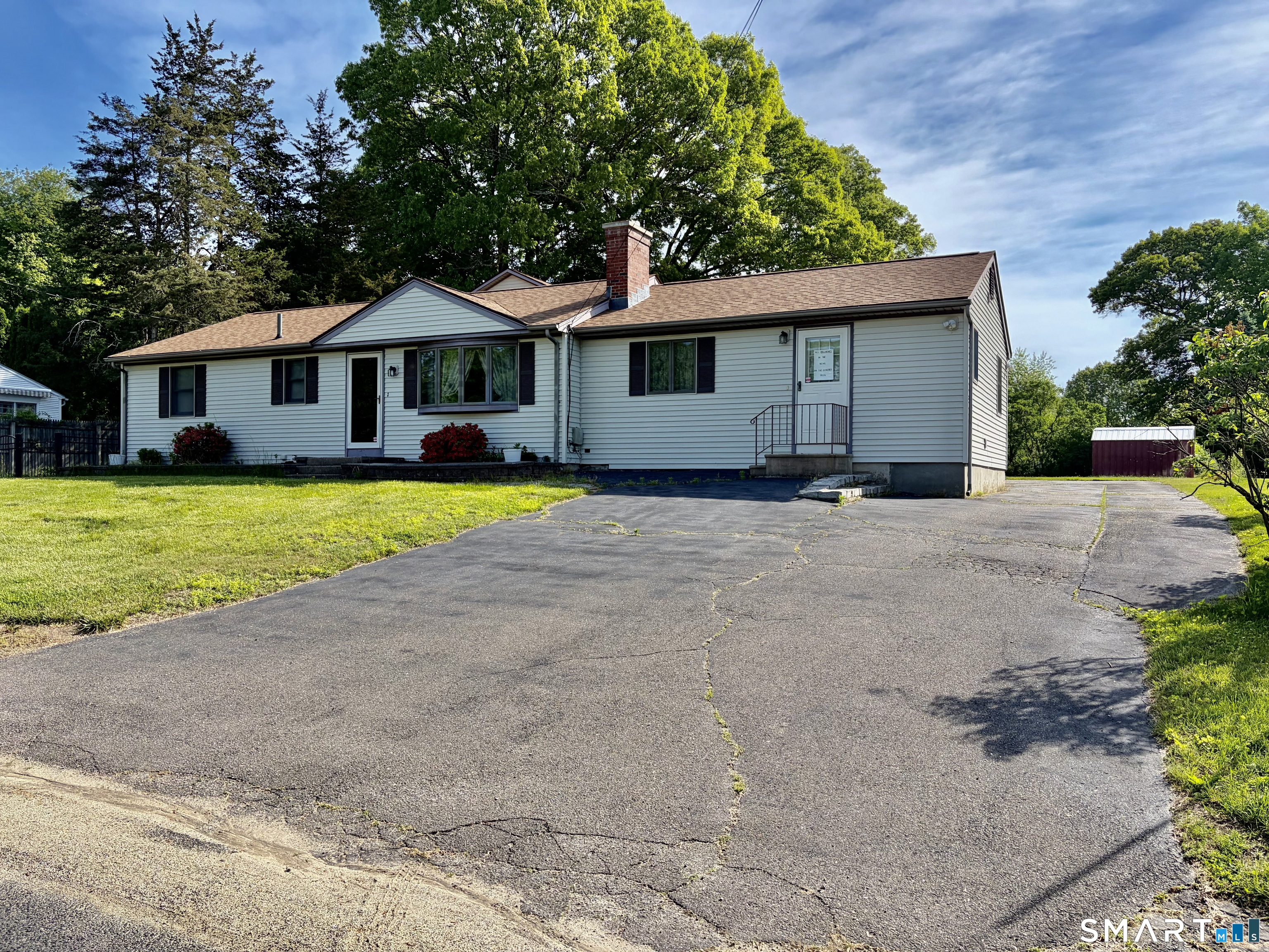232 Lakeside Boulevard East