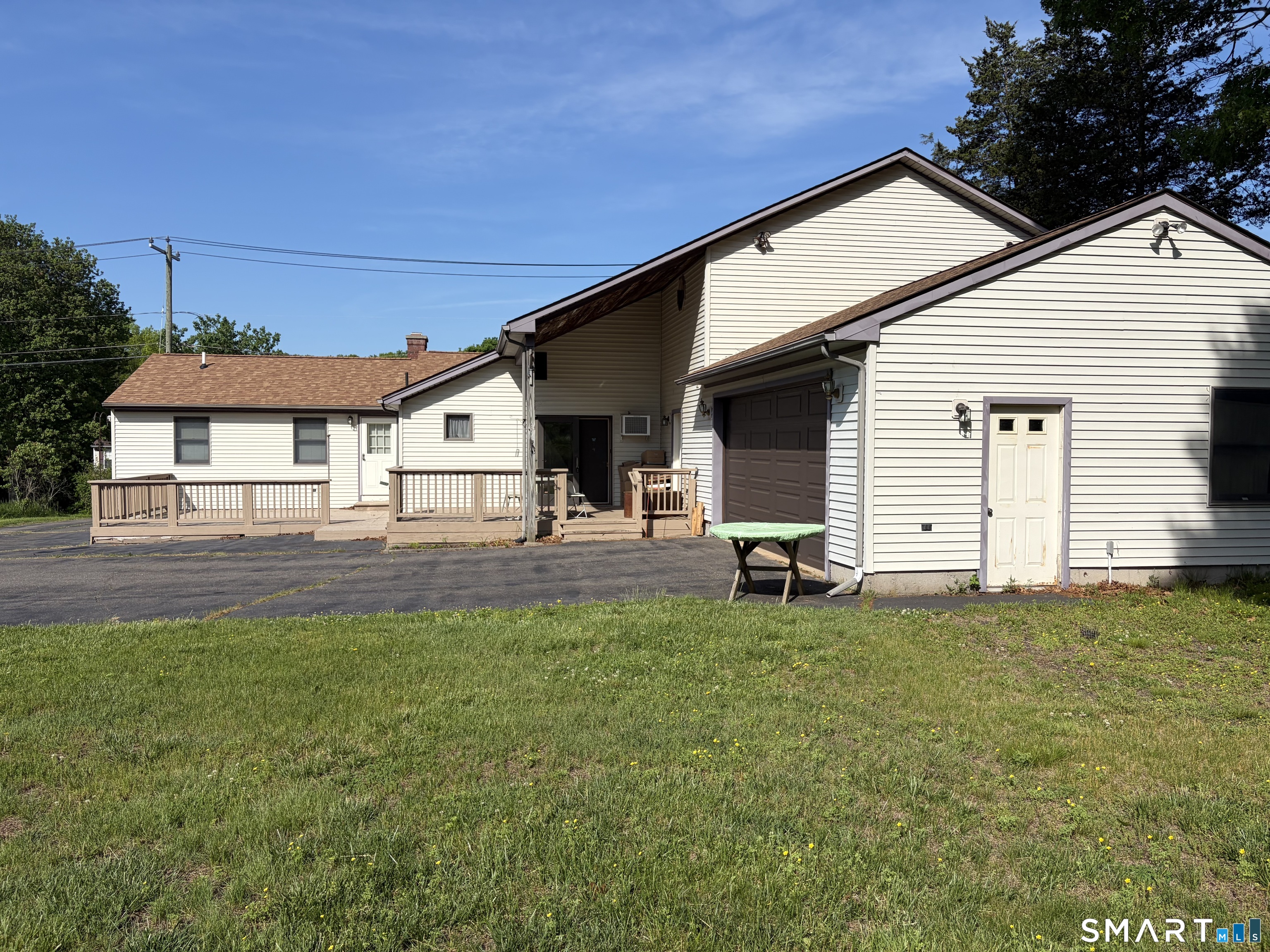 232 Lakeside Boulevard East