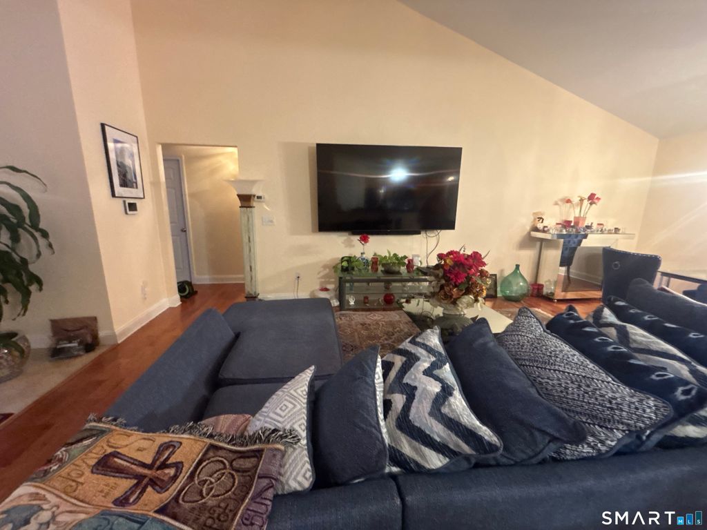 Photo of 162 Thistle Pond Drive #162, Bloomfield, CT 06002 (MLS # 24151340)