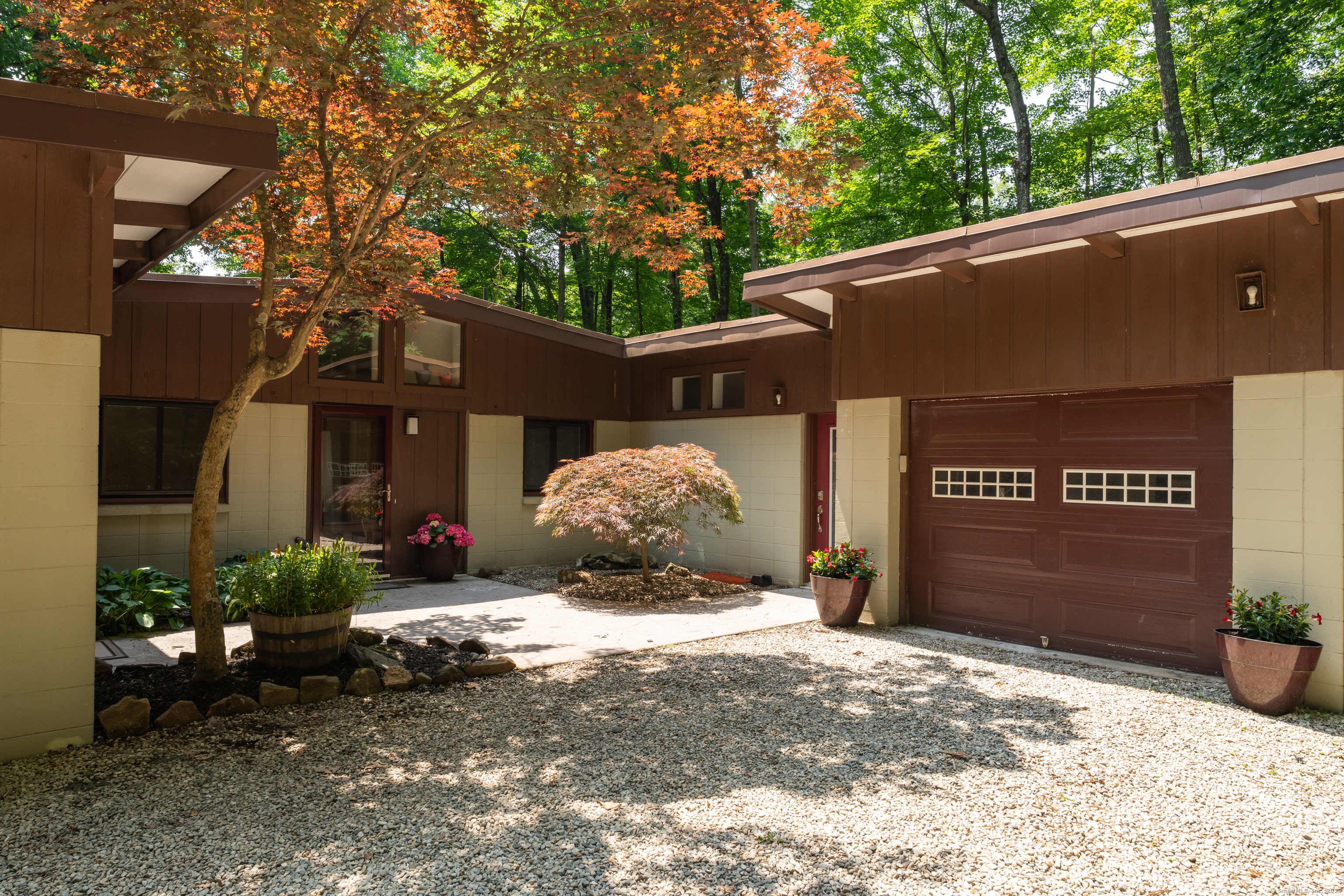 Property for Sale at Highwoods Drive, Guilford, Connecticut - Bedrooms: 4 
Bathrooms: 2 
Rooms: 7  - $550,000