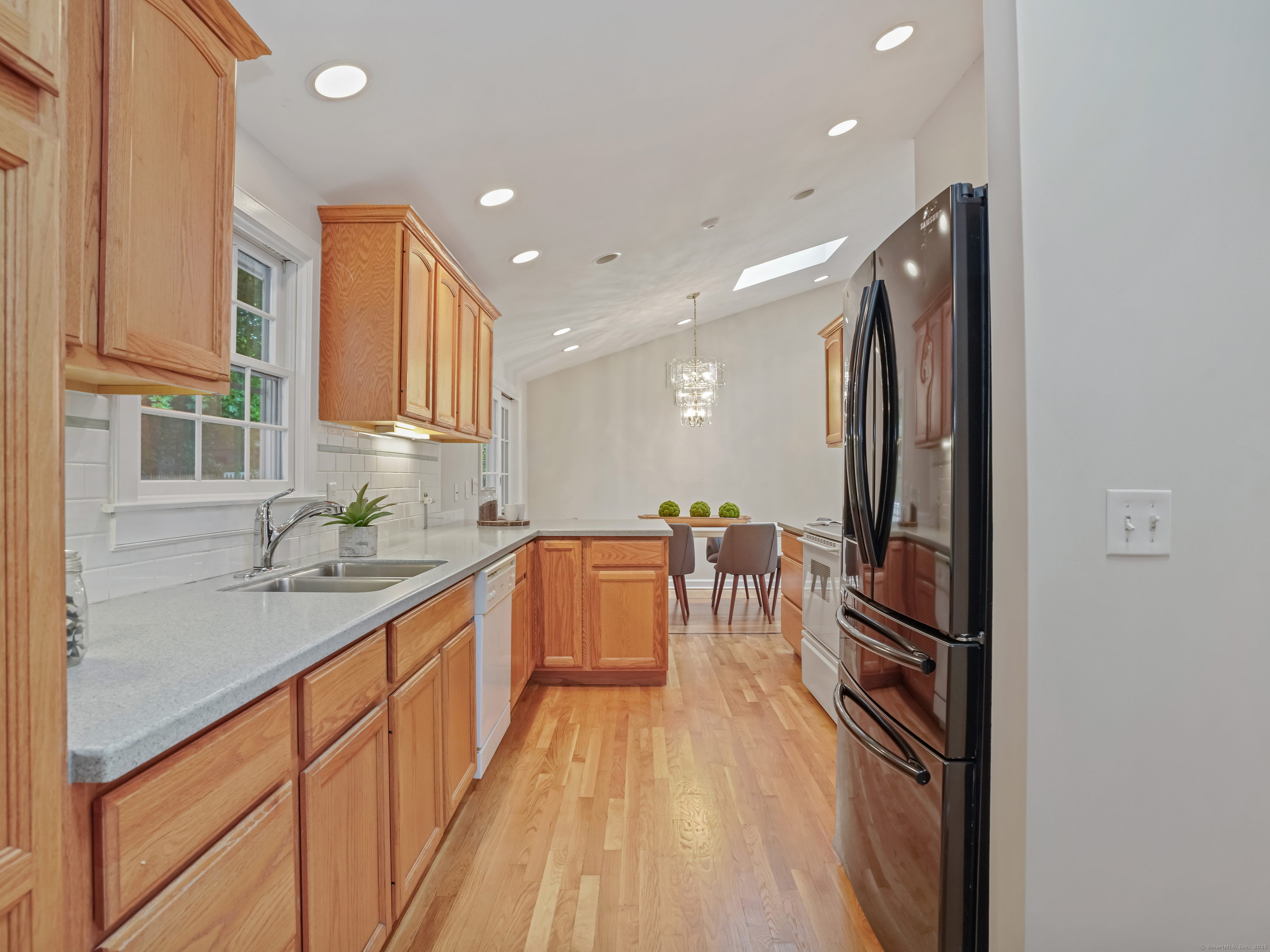 8 Argentine Way, Norwalk, Connecticut image 16