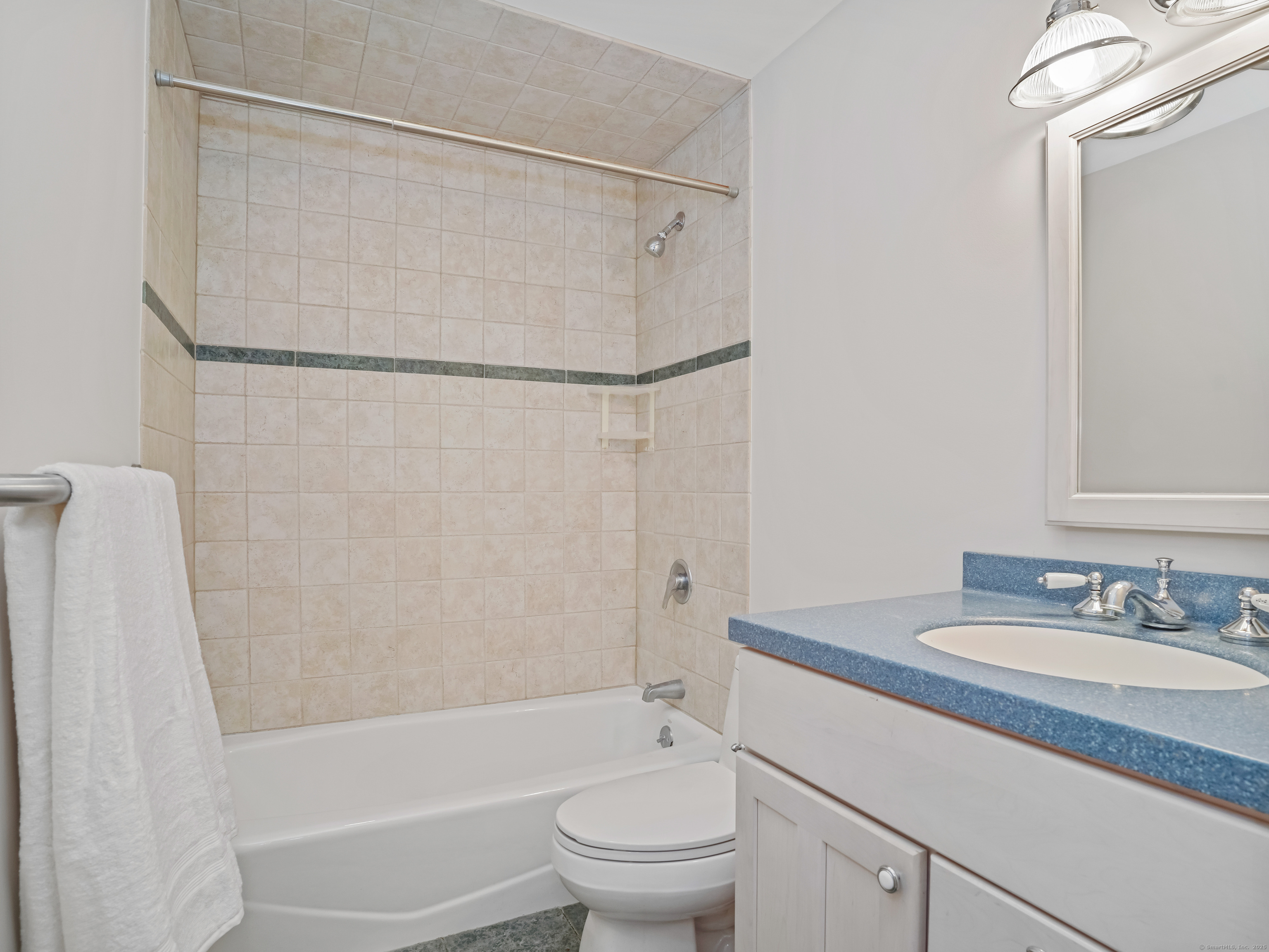 8 Argentine Way, Norwalk, Connecticut image 27