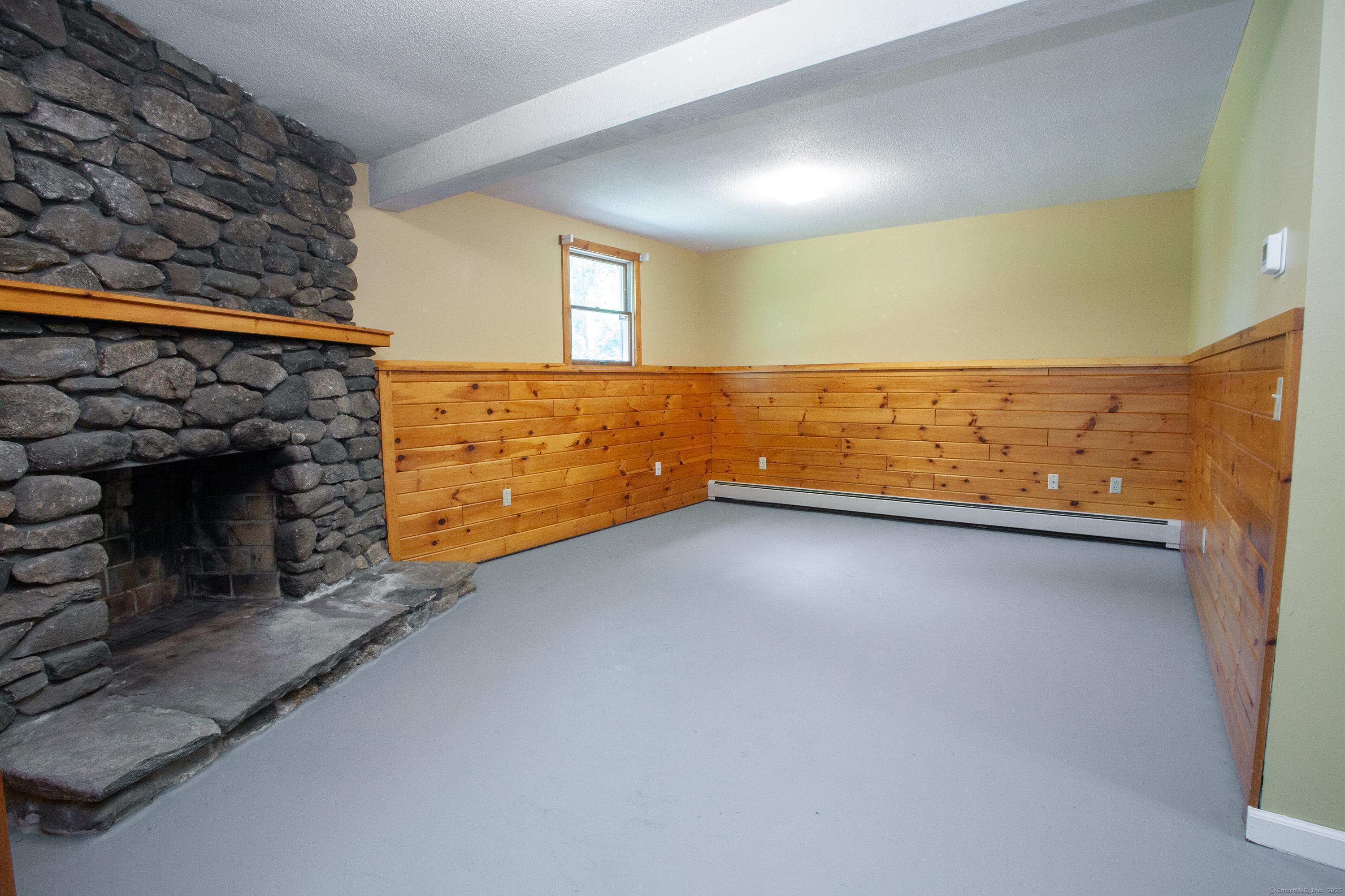 Granby, Connecticut 06035, United States, 3 Bedrooms Bedrooms, ,1 BathroomBathrooms,Residential,Pending,175388