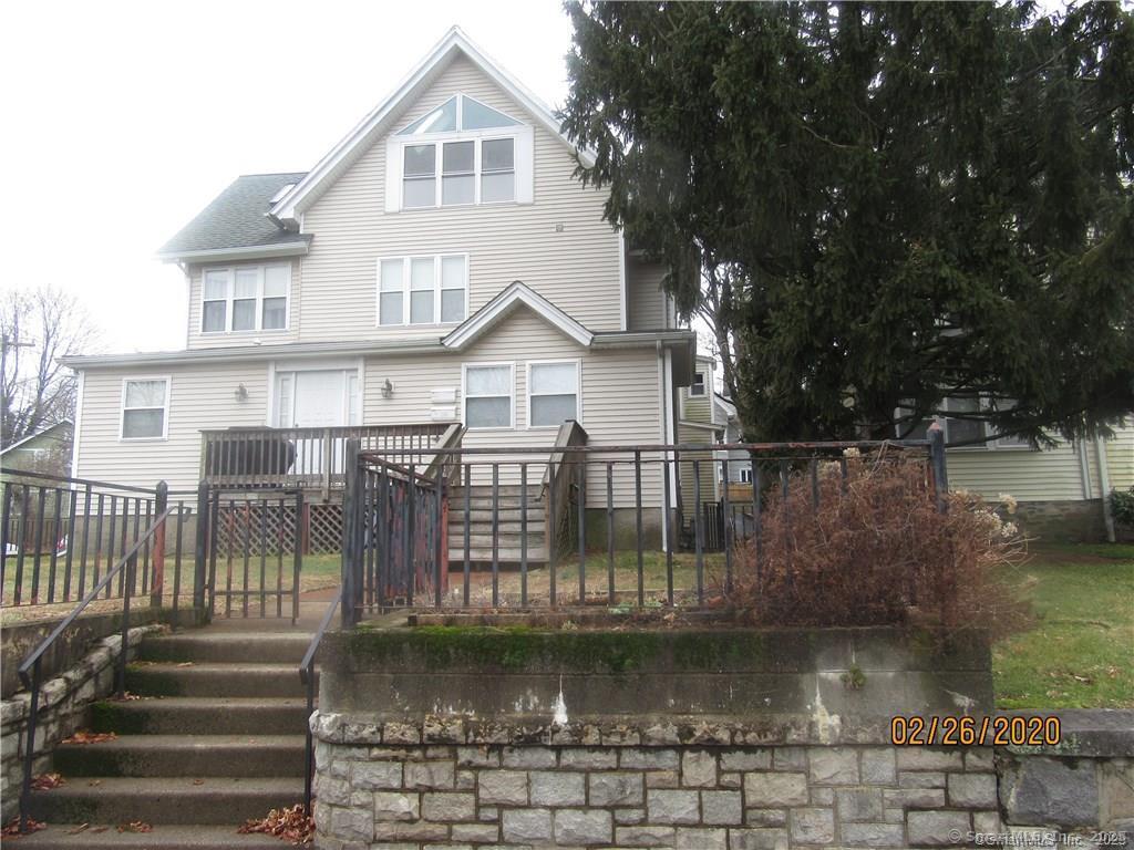 Rental Property at Bayview Avenue, Norwalk, Connecticut - Bedrooms: 3 
Bathrooms: 2 
Rooms: 5  - $3,000 MO.