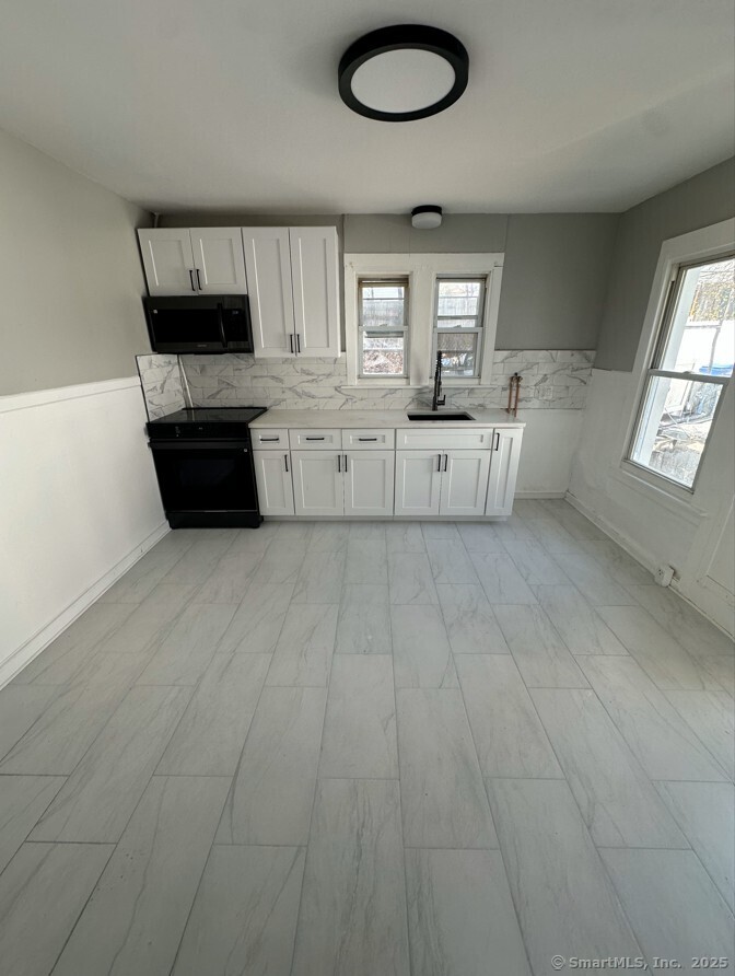 Main Street 1, Torrington, Connecticut - 3 Bedrooms  
1 Bathrooms  
5 Rooms - 