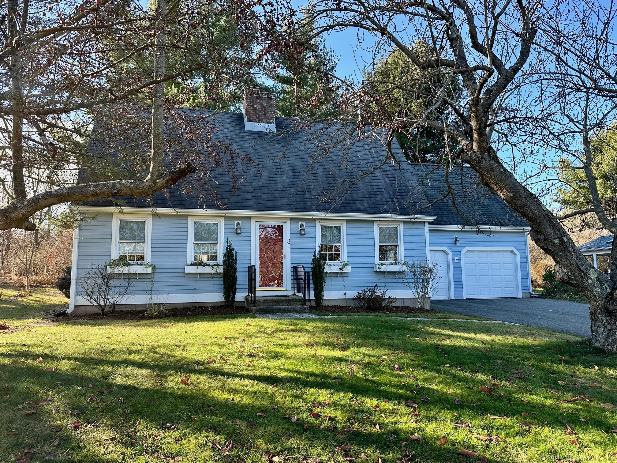 3 Blue Hill Road, Middletown, Connecticut - 3 Bedrooms  
2 Bathrooms  
5 Rooms - 